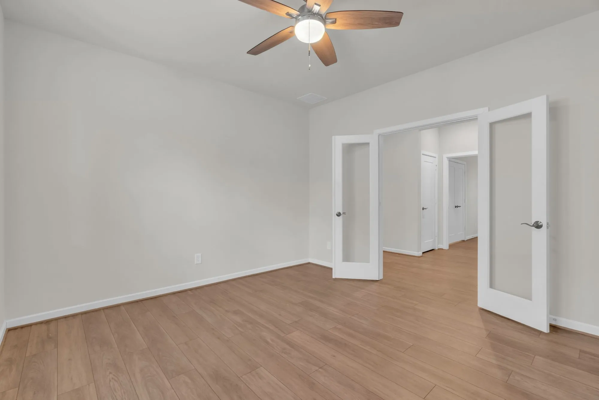 Property Slideshow image 13 of 50 | 214 n wild petunia trl, Montgomery, TX, 77316