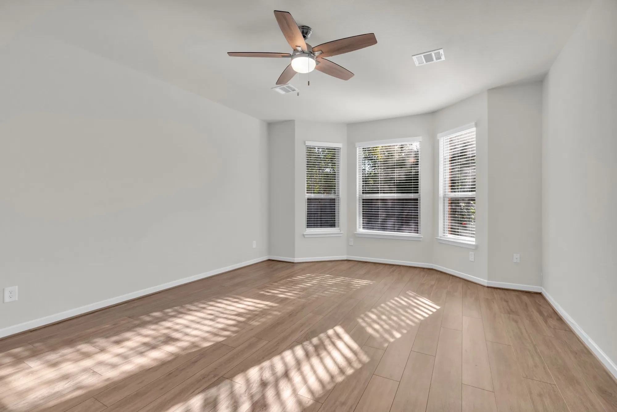 Property Slideshow image 29 of 50 | 214 n wild petunia trl, Montgomery, TX, 77316