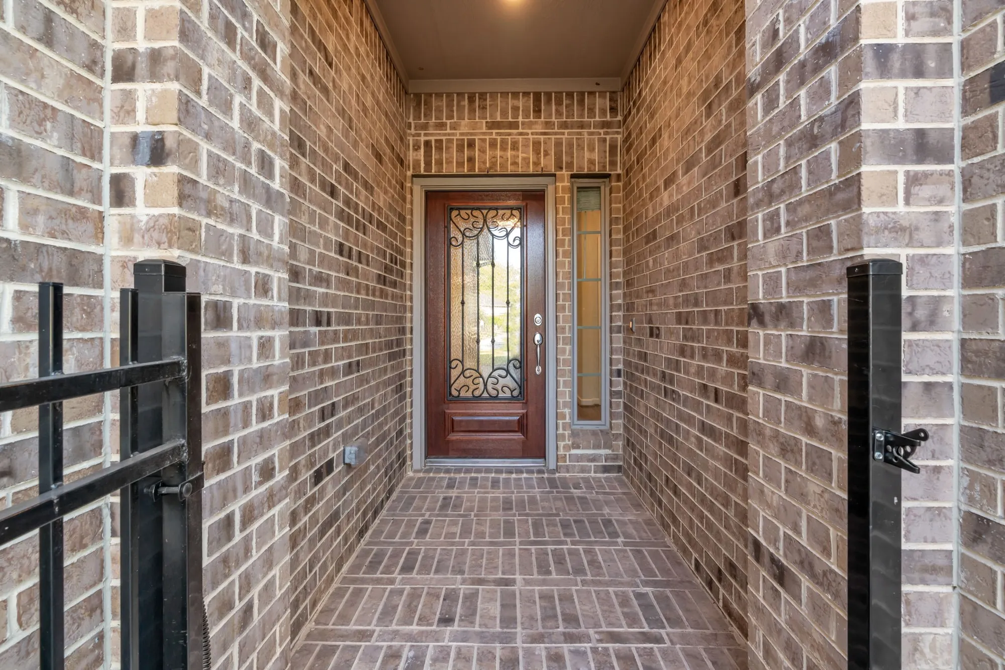 Property Slideshow image 2 of 50 | 214 n wild petunia trl, Montgomery, TX, 77316