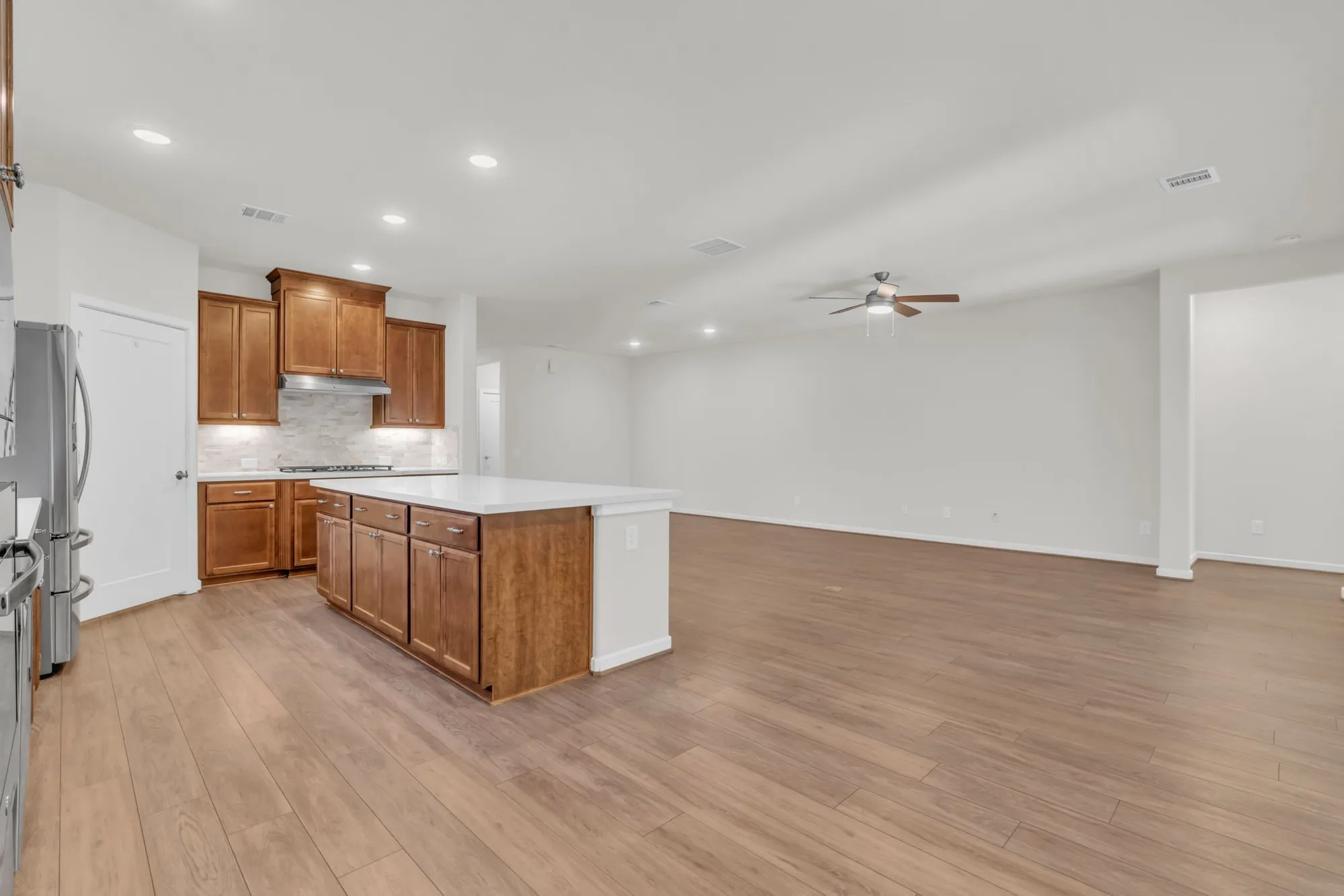 Property Slideshow image 22 of 50 | 214 n wild petunia trl, Montgomery, TX, 77316