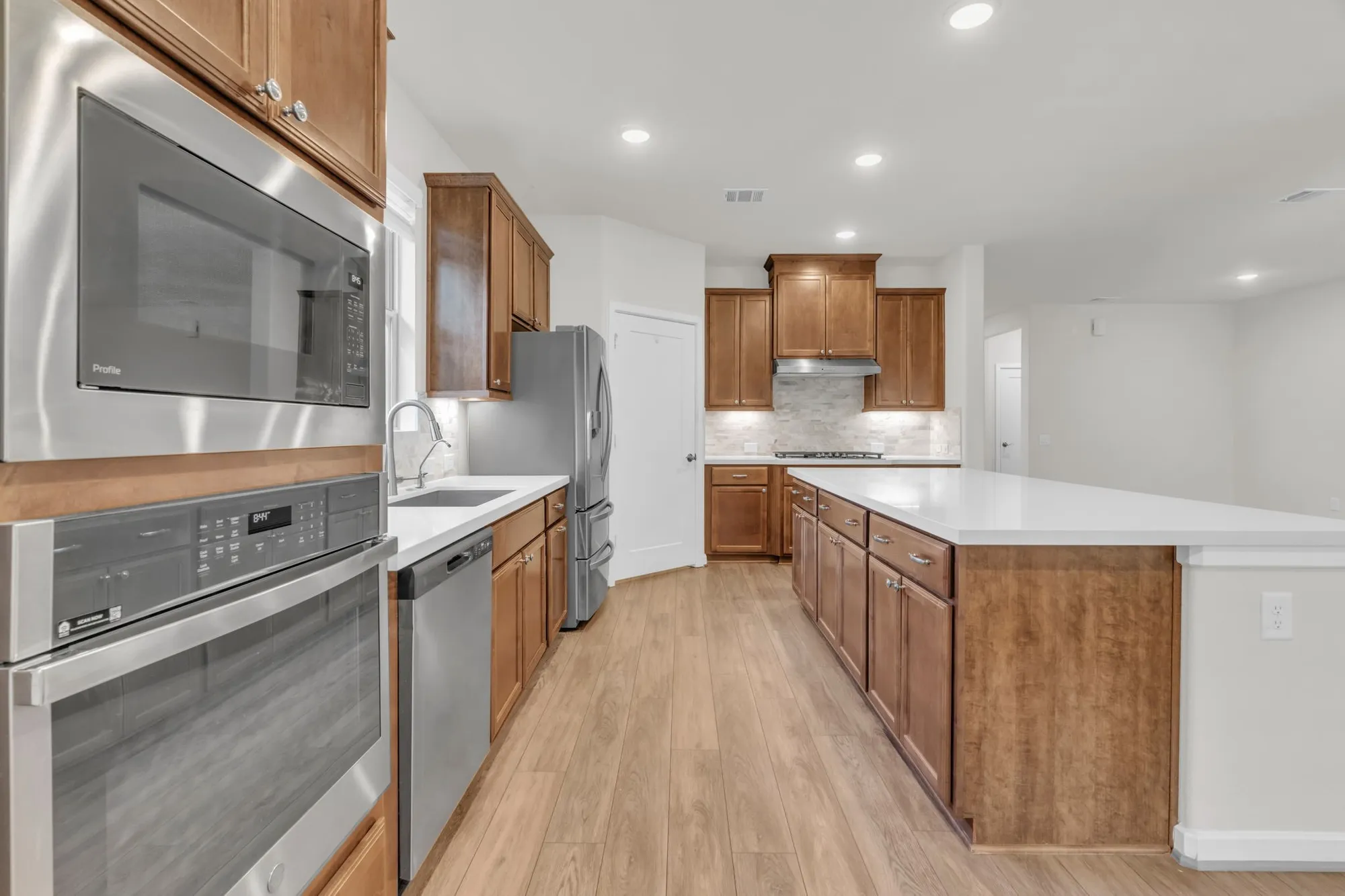 Property Slideshow image 23 of 50 | 214 n wild petunia trl, Montgomery, TX, 77316