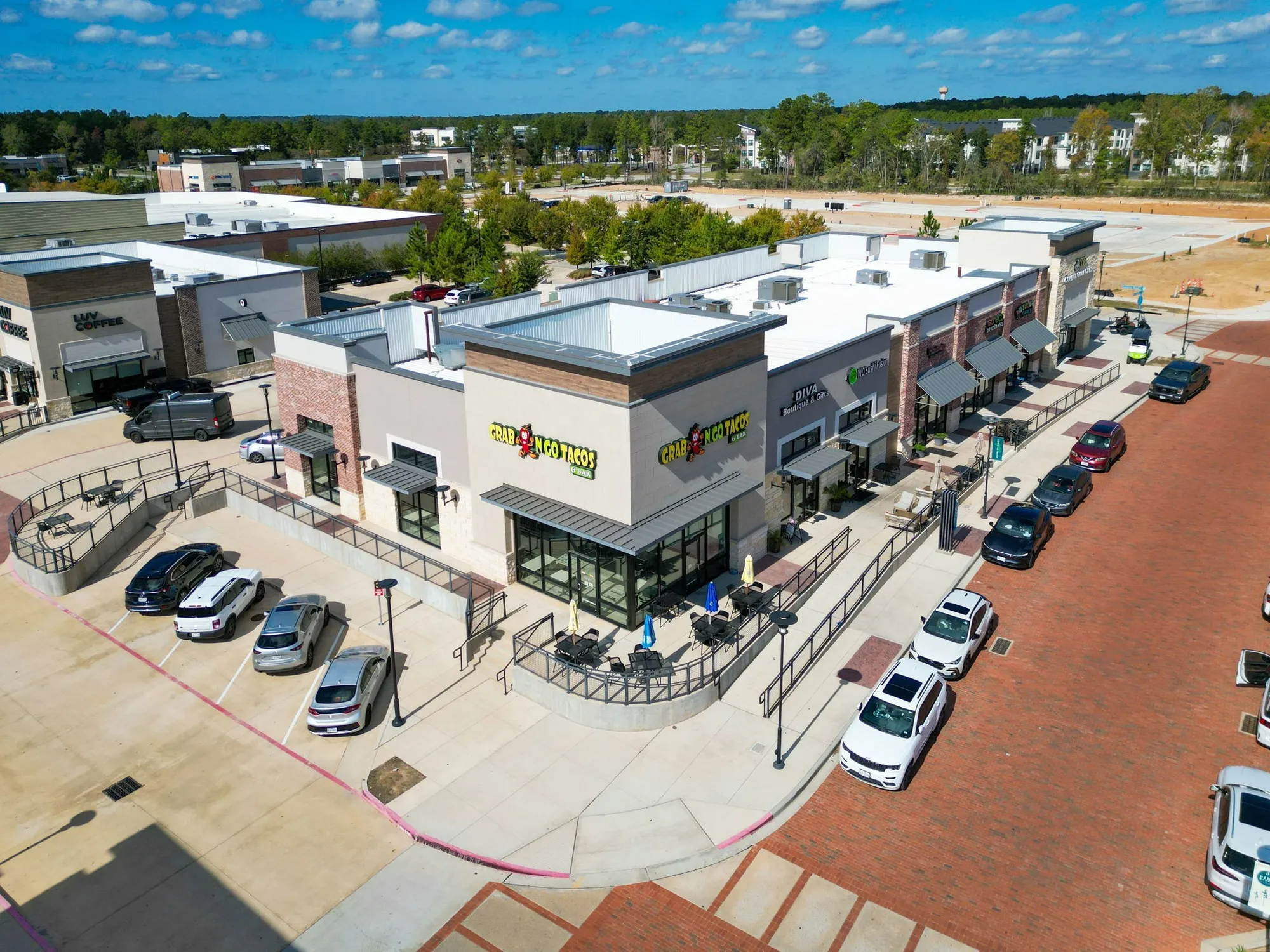 Property Slideshow image 44 of 50 | 214 n wild petunia trl, Montgomery, TX, 77316