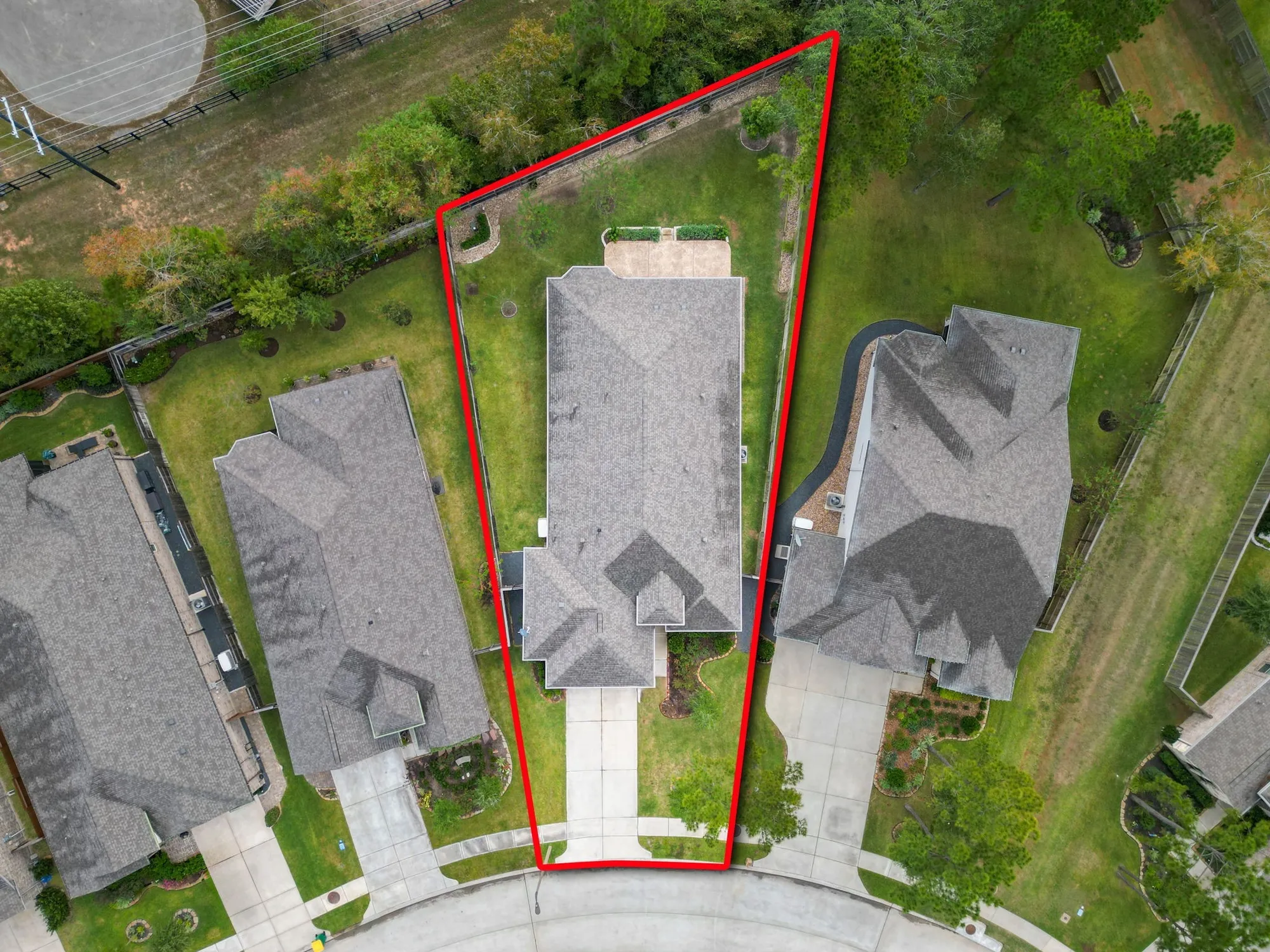 Property Slideshow image 42 of 50 | 214 n wild petunia trl, Montgomery, TX, 77316