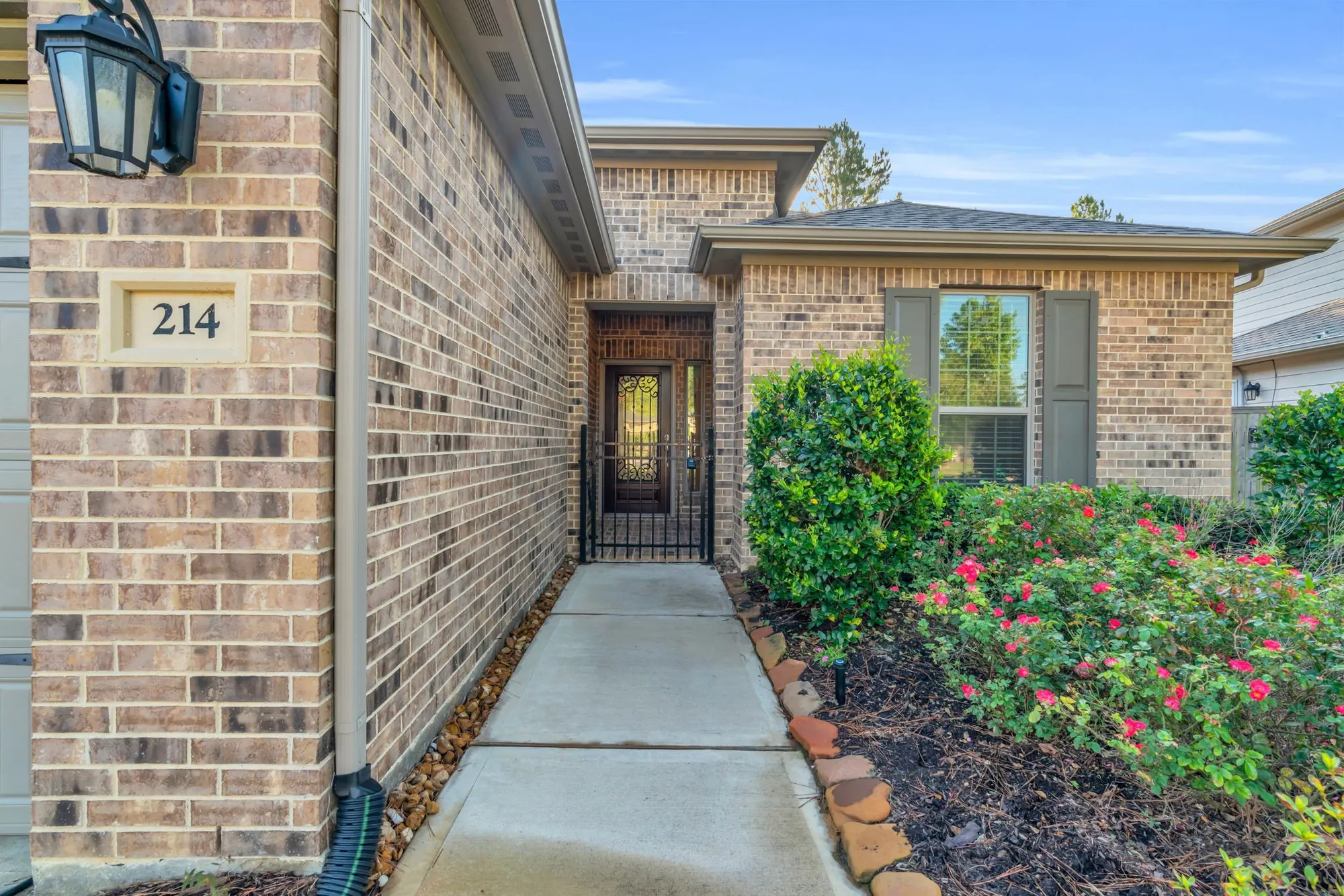 Property Slideshow image 8 of 50 | 214 n wild petunia trl, Montgomery, TX, 77316