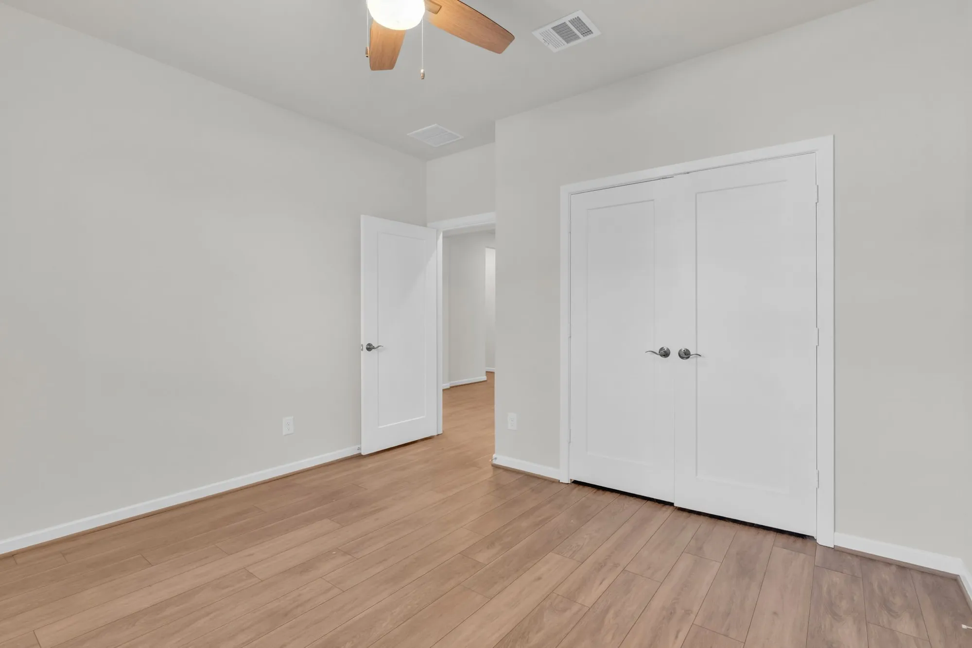 Property Slideshow image 9 of 50 | 214 n wild petunia trl, Montgomery, TX, 77316