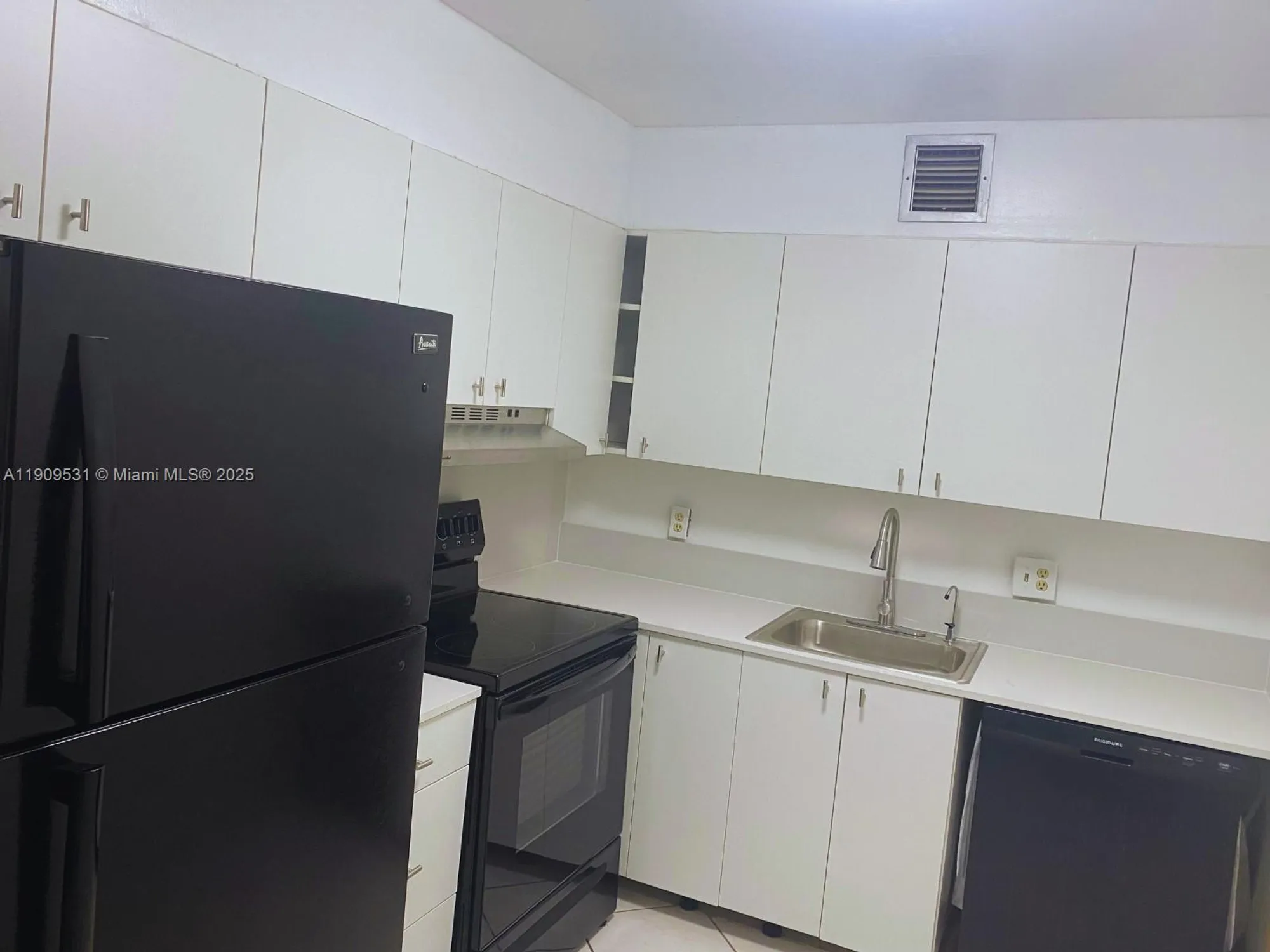 Property Slideshow image 5 of 38 | 13550 sw 6th ct apt a308, Pembroke Pines, FL, 33027