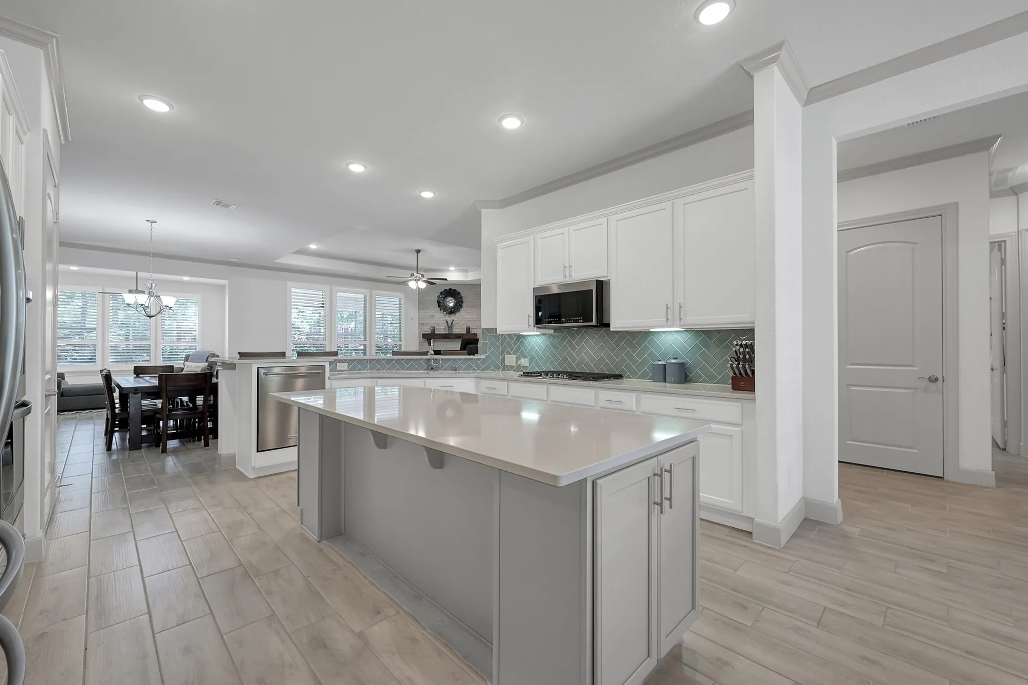 Property Slideshow image 14 of 49 | 233 appaloosa ct, The Woodlands, TX, 77382