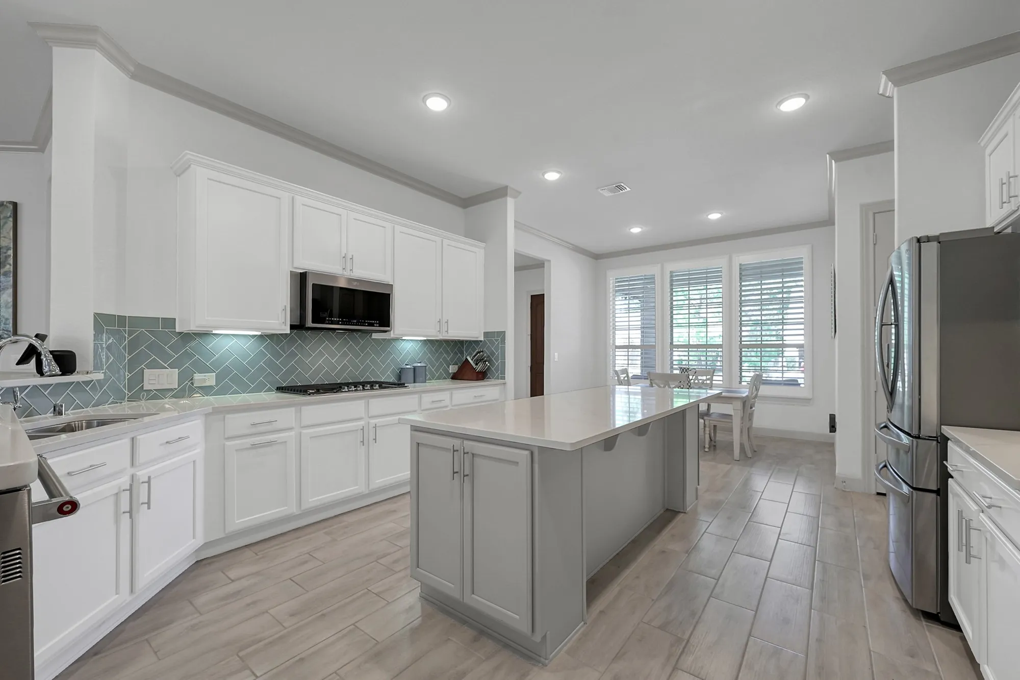 Property Slideshow image 13 of 49 | 233 appaloosa ct, The Woodlands, TX, 77382