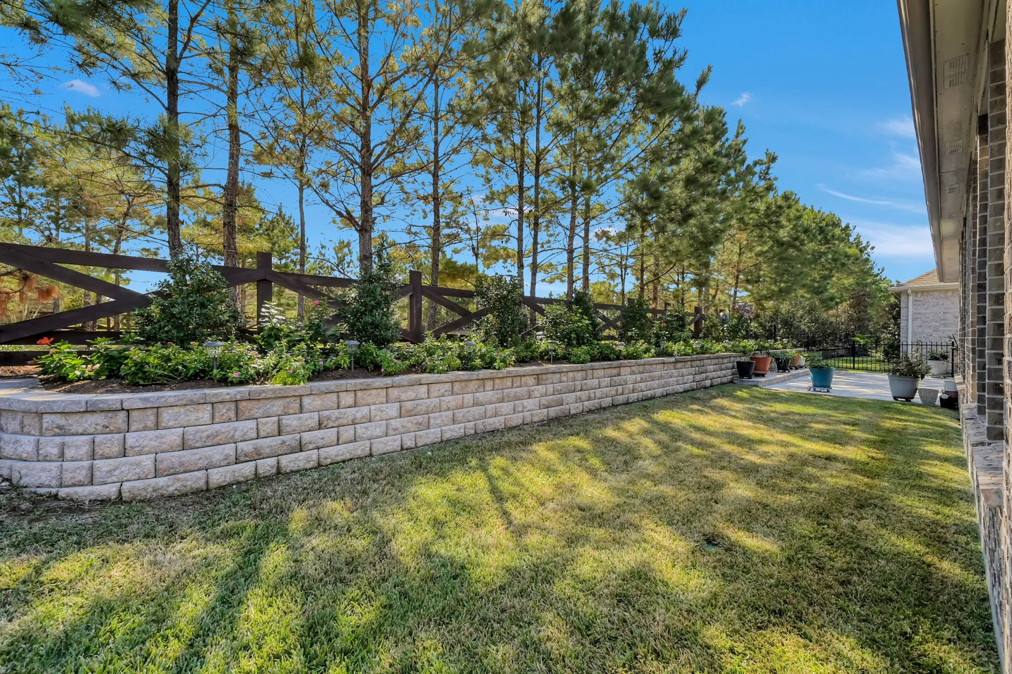 Property Slideshow image 36 of 49 | 233 appaloosa ct, The Woodlands, TX, 77382