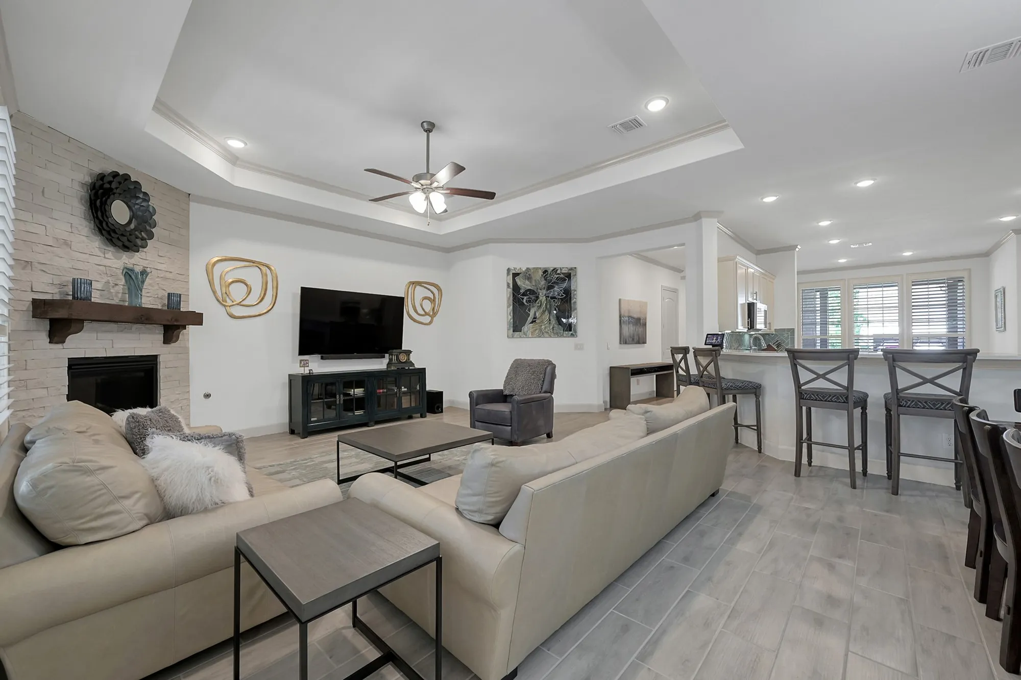 Property Slideshow image 8 of 49 | 233 appaloosa ct, The Woodlands, TX, 77382