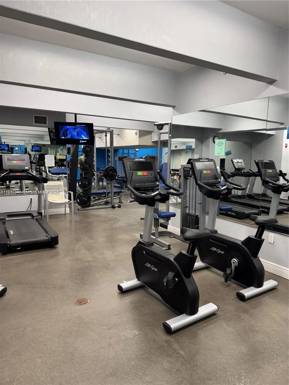 Property Slideshow image 14 of 16 | 1880 s ocean dr 203, Hallandale Beach, FL, 33009