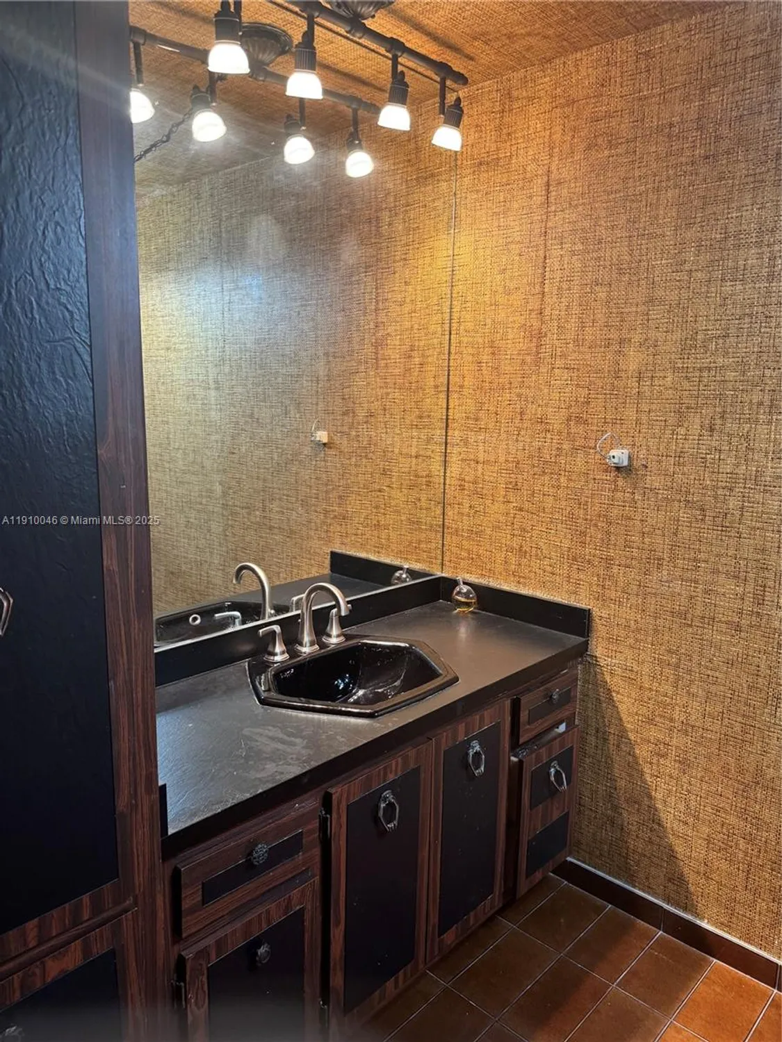 Property Slideshow image 12 of 16 | 1880 s ocean dr 203, Hallandale Beach, FL, 33009