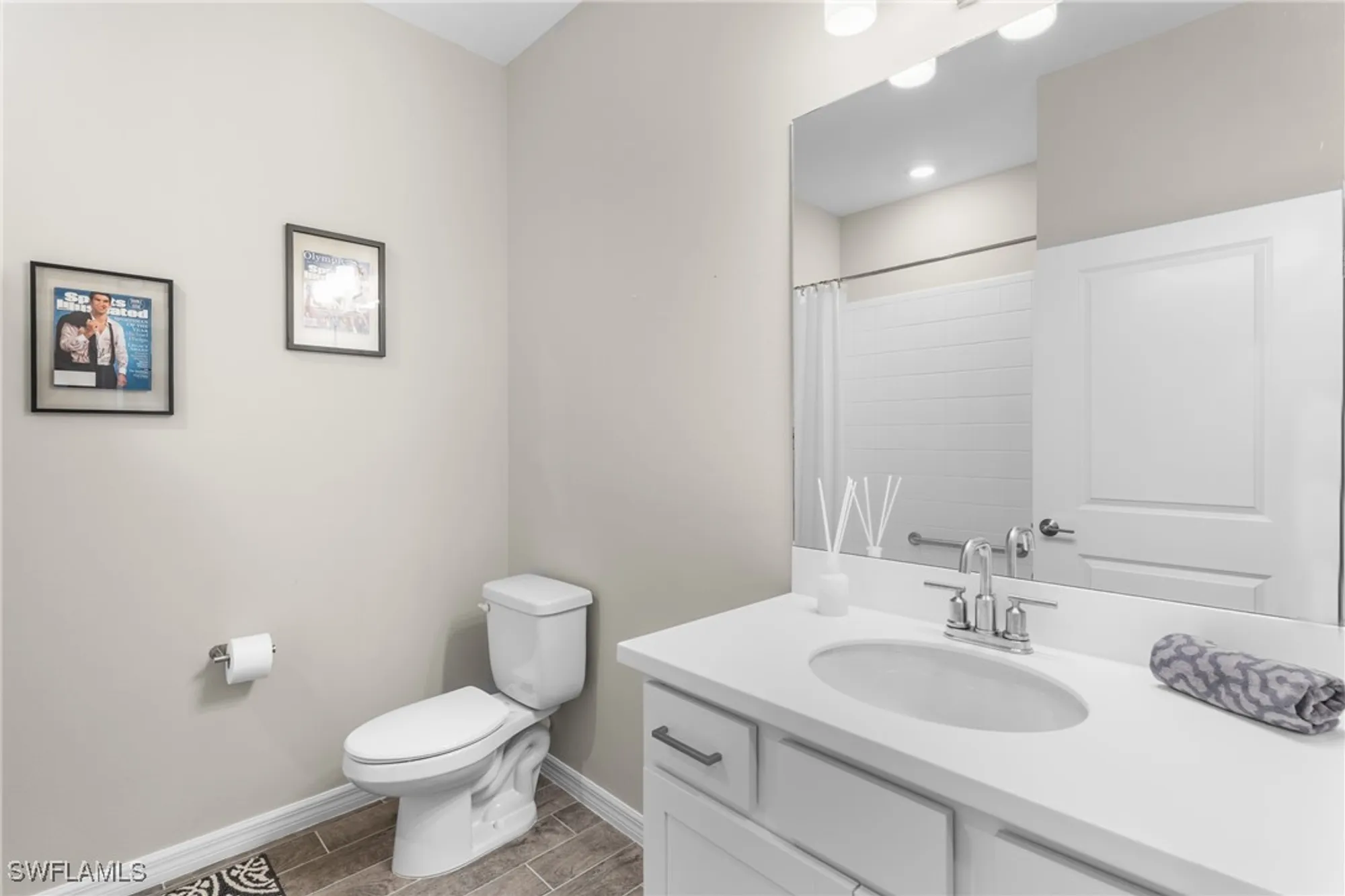 Property Slideshow image 22 of 42 | 11841 venetian lagoon dr unit 203, Fort Myers, FL, 33913