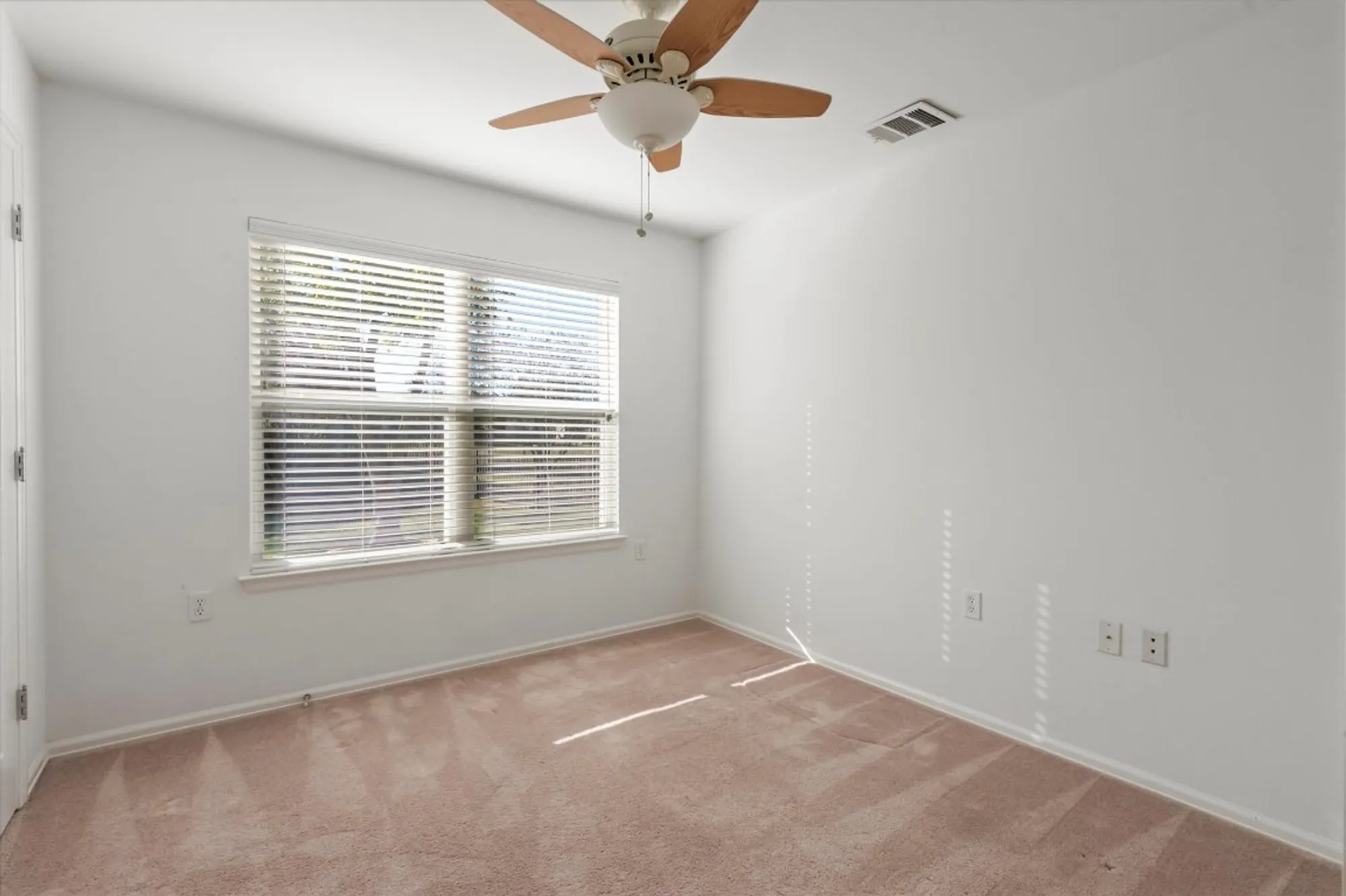 Property Slideshow image 14 of 40 | 325 barrington farm ct, Georgetown, TX, 78633