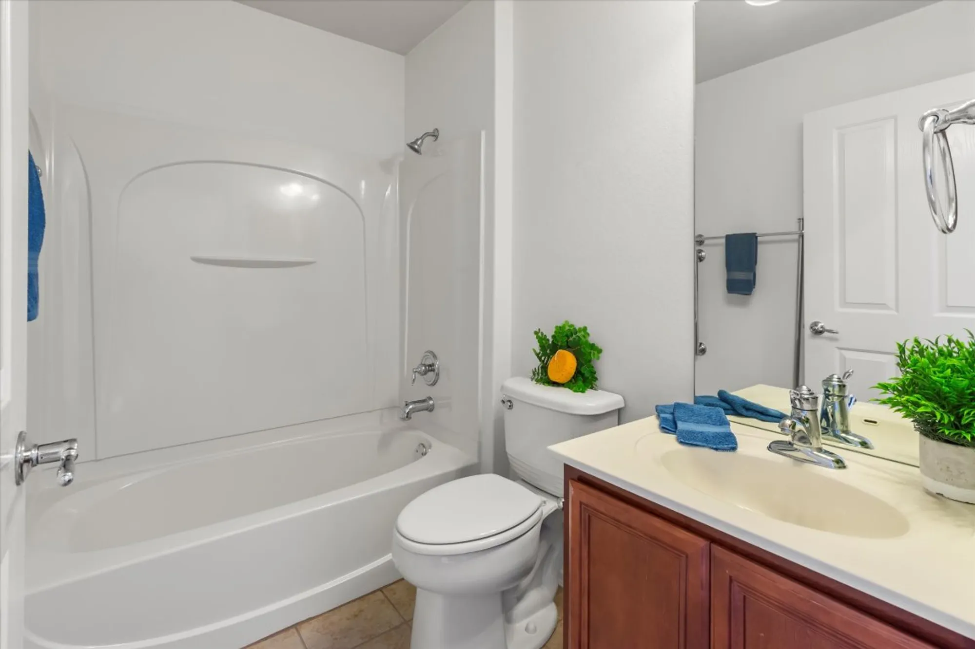 Property Slideshow image 16 of 40 | 325 barrington farm ct, Georgetown, TX, 78633