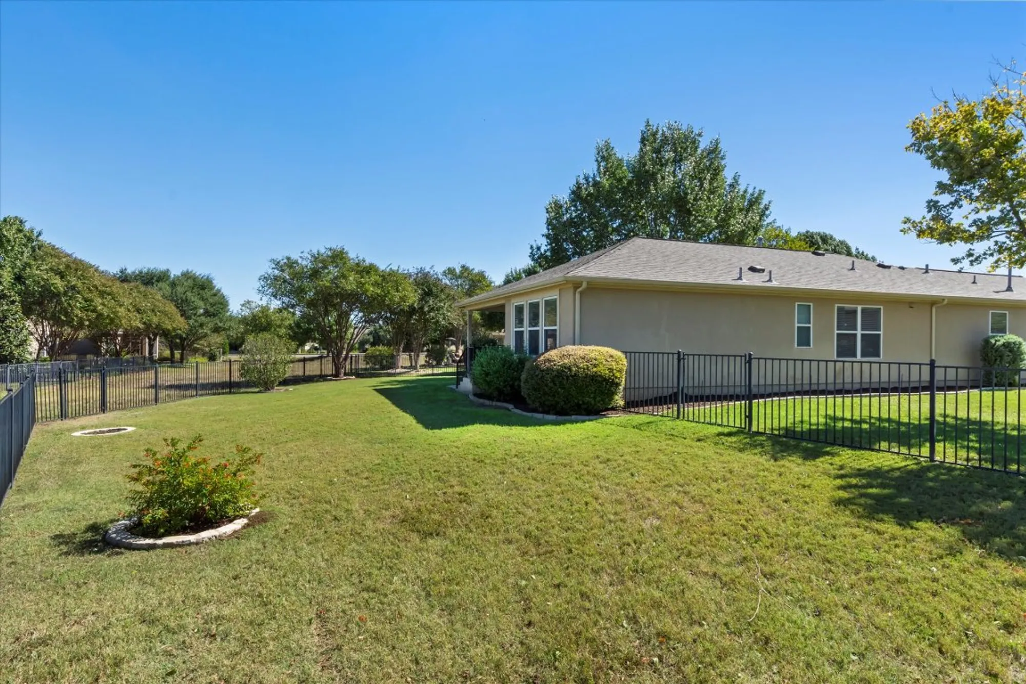 Property Slideshow image 29 of 40 | 325 barrington farm ct, Georgetown, TX, 78633