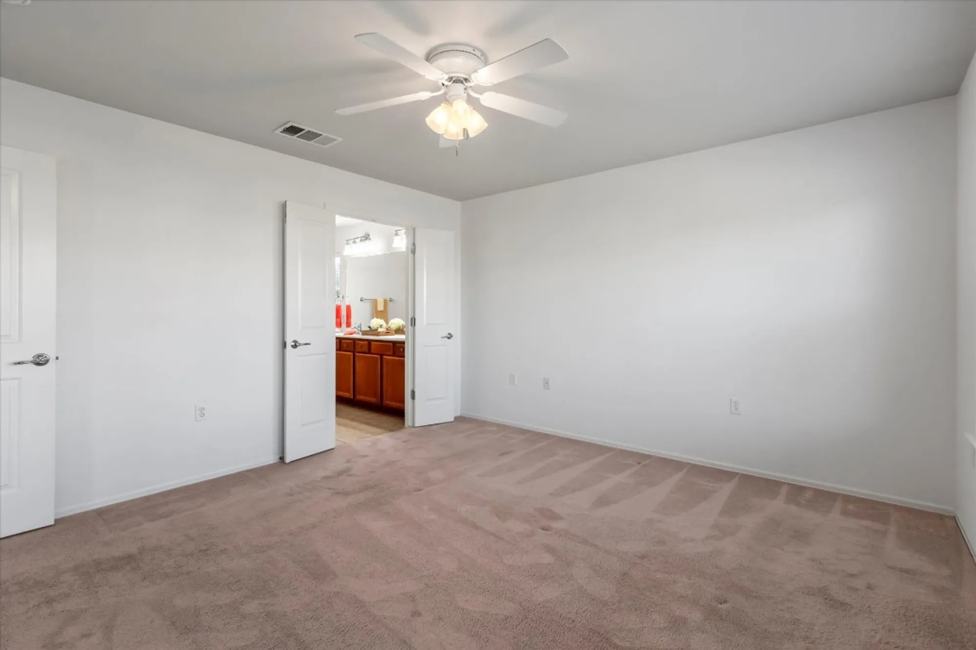 Property Slideshow image 21 of 40 | 325 barrington farm ct, Georgetown, TX, 78633