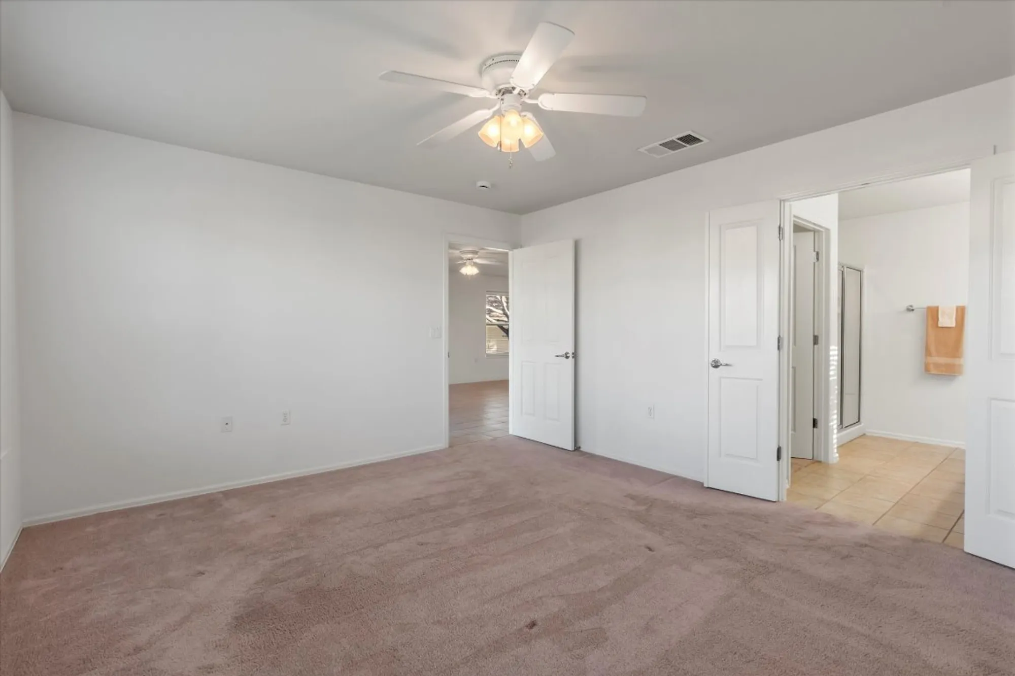 Property Slideshow image 22 of 40 | 325 barrington farm ct, Georgetown, TX, 78633