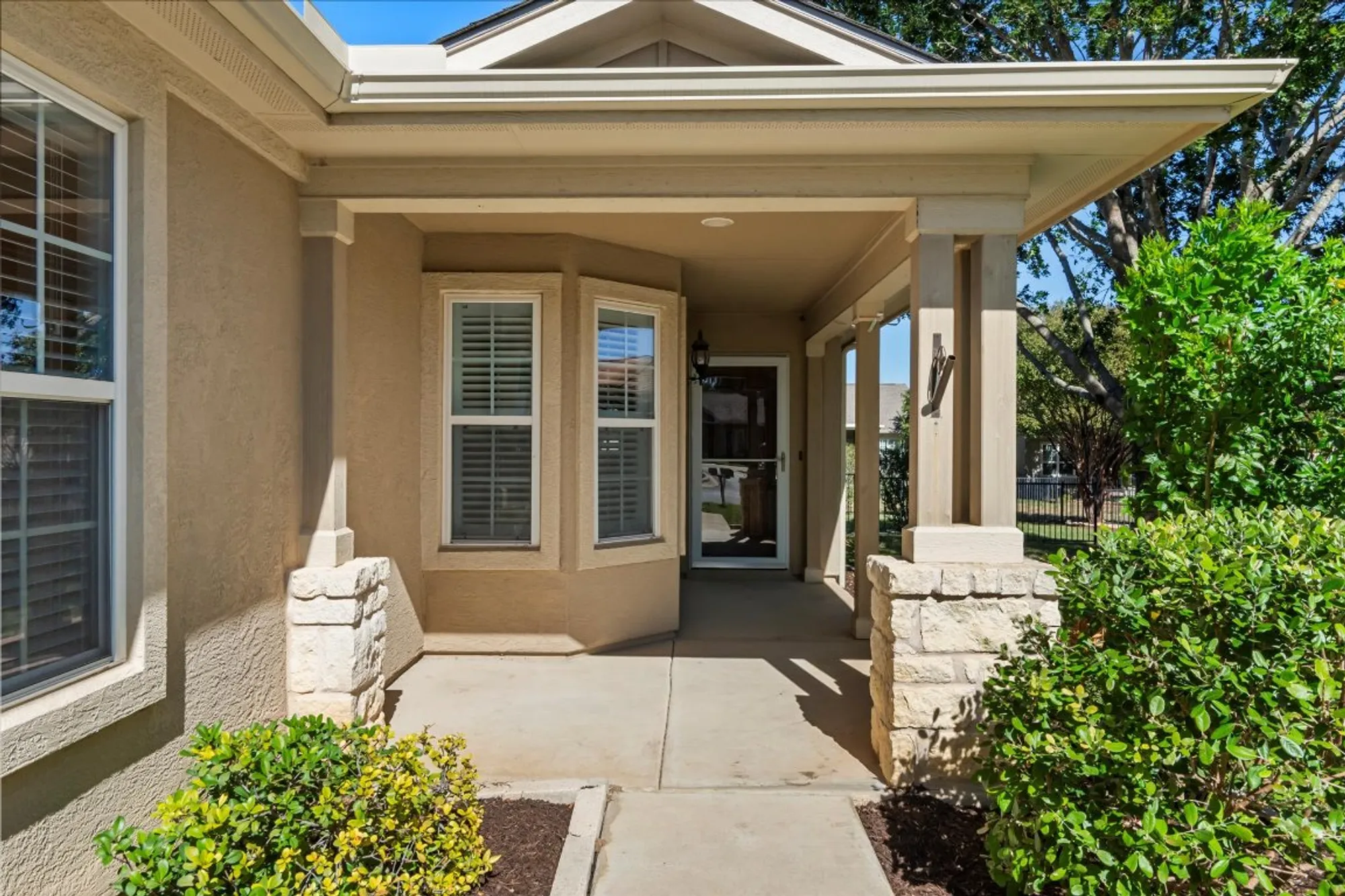 Property Slideshow image 4 of 40 | 325 barrington farm ct, Georgetown, TX, 78633