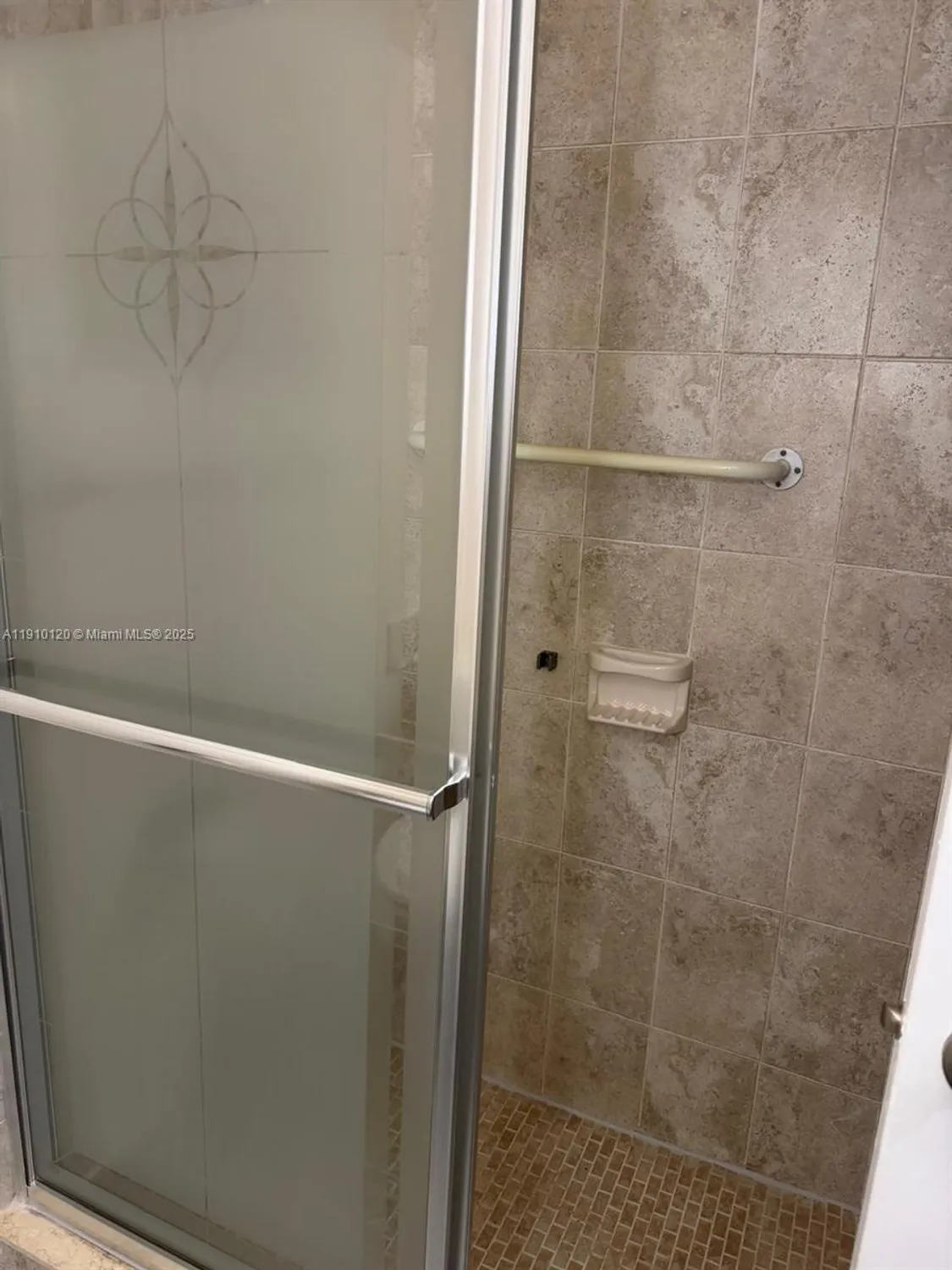 Property Slideshow image 11 of 22 | 410 se 2nd st 105, Hallandale Beach, FL, 33009