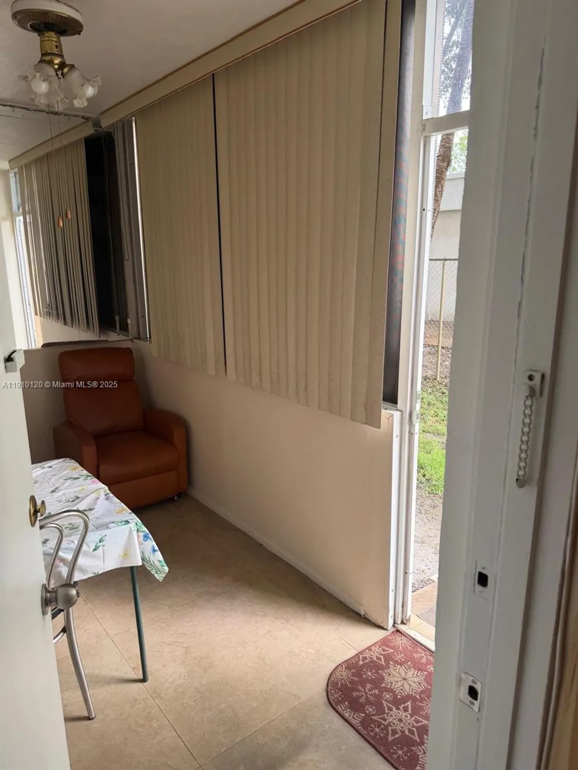 Property Slideshow image 12 of 22 | 410 se 2nd st 105, Hallandale Beach, FL, 33009