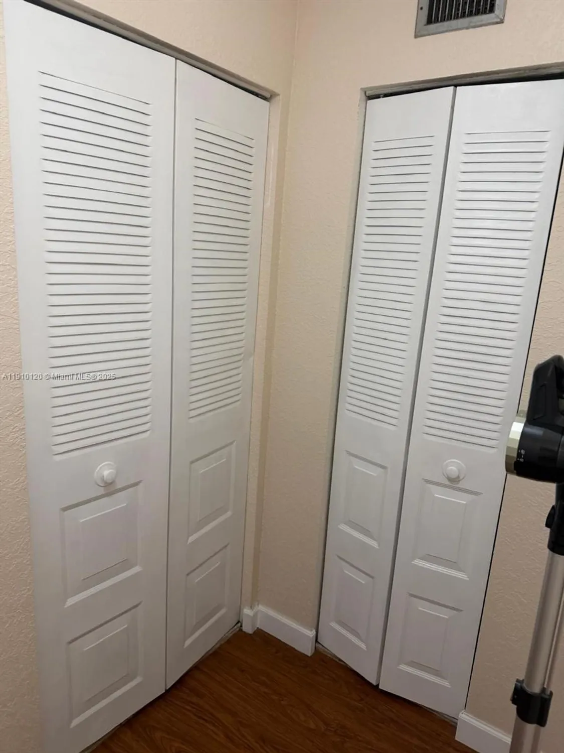 Property Slideshow image 13 of 22 | 410 se 2nd st 105, Hallandale Beach, FL, 33009