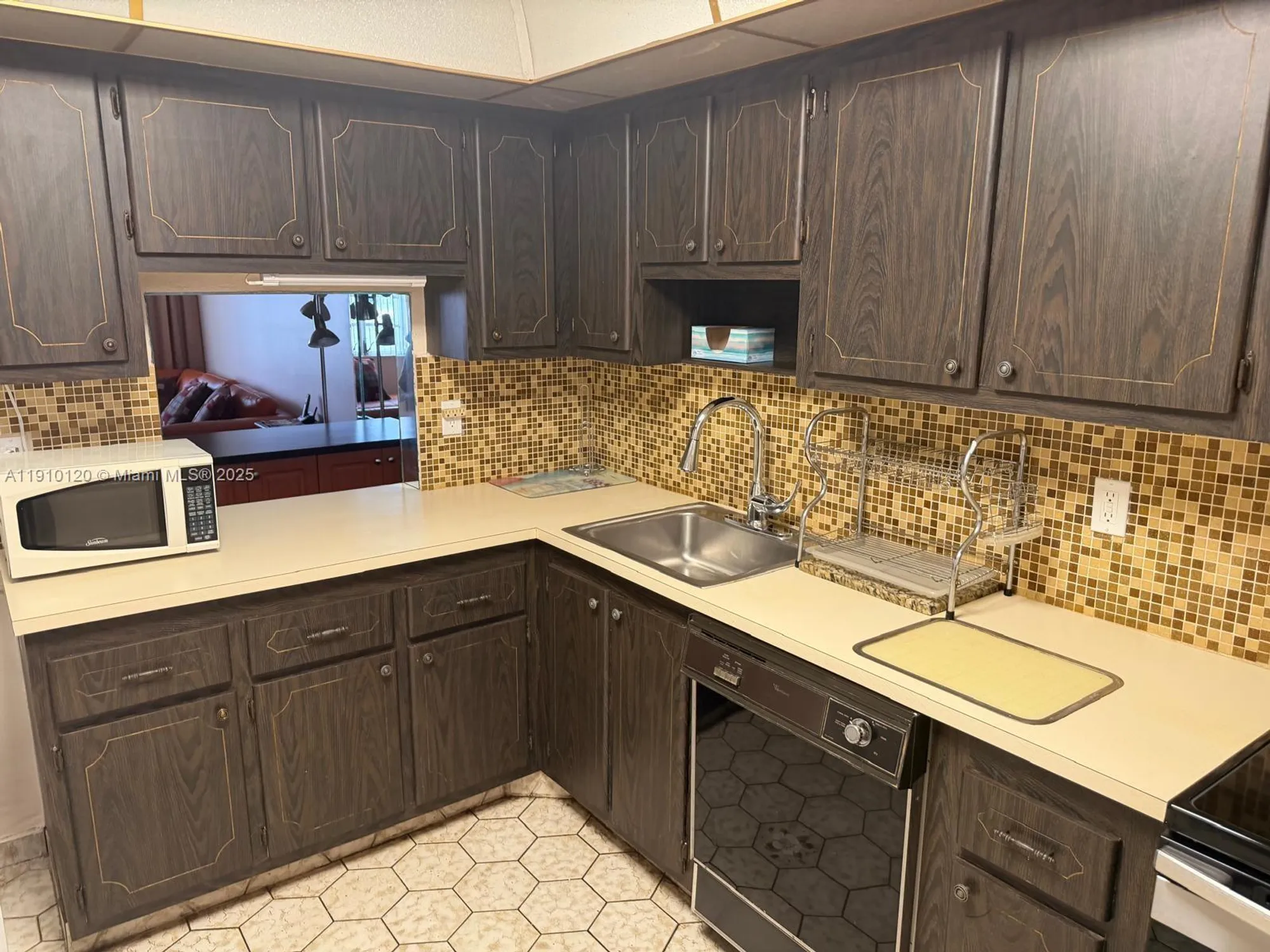 Property Slideshow image 6 of 22 | 410 se 2nd st 105, Hallandale Beach, FL, 33009