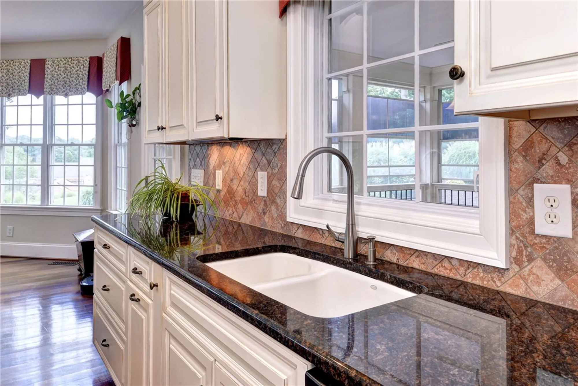 Property Slideshow image 13 of 45 | 162 waterton, Williamsburg, VA, 23188