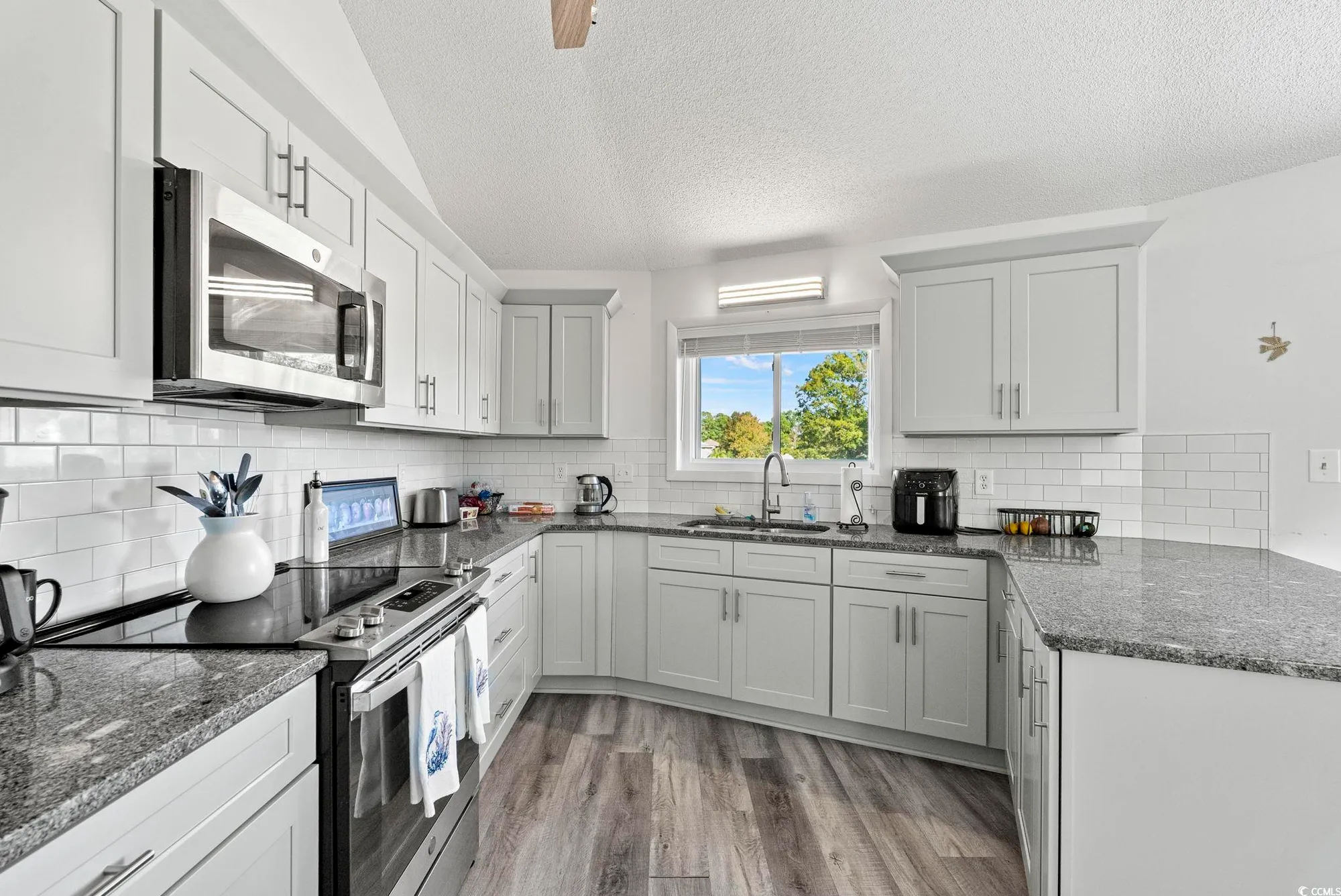 Property Slideshow image 7 of 27 | 622 tall oaks ln, Myrtle Beach, SC, 29588