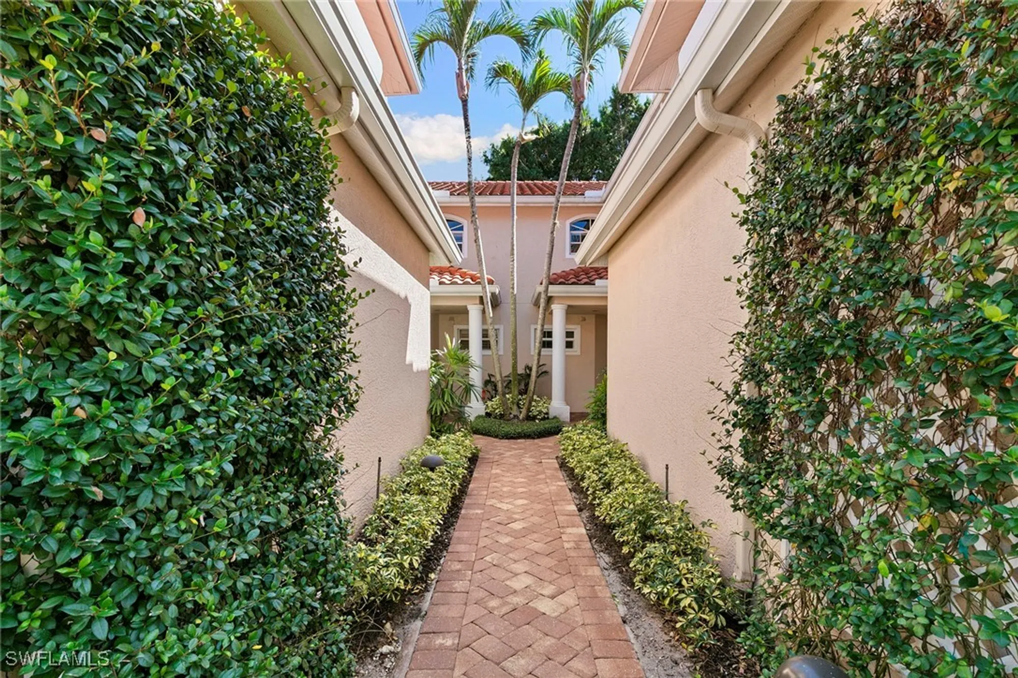 Property Slideshow image 28 of 50 | 8460 abbington cir 1811, Naples, FL, 34108
