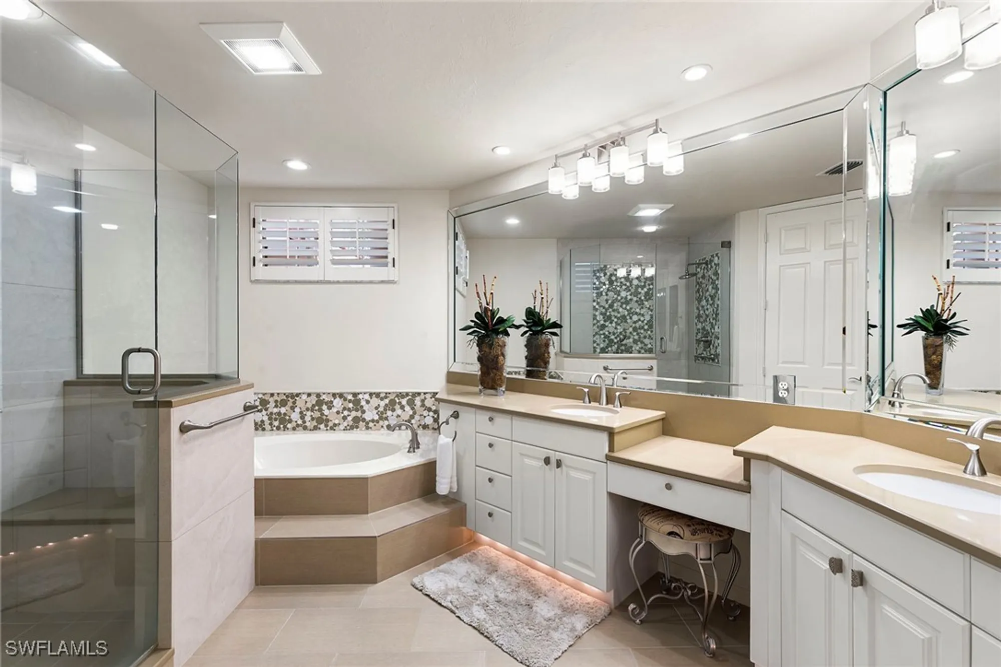 Property Slideshow image 20 of 50 | 8460 abbington cir 1811, Naples, FL, 34108