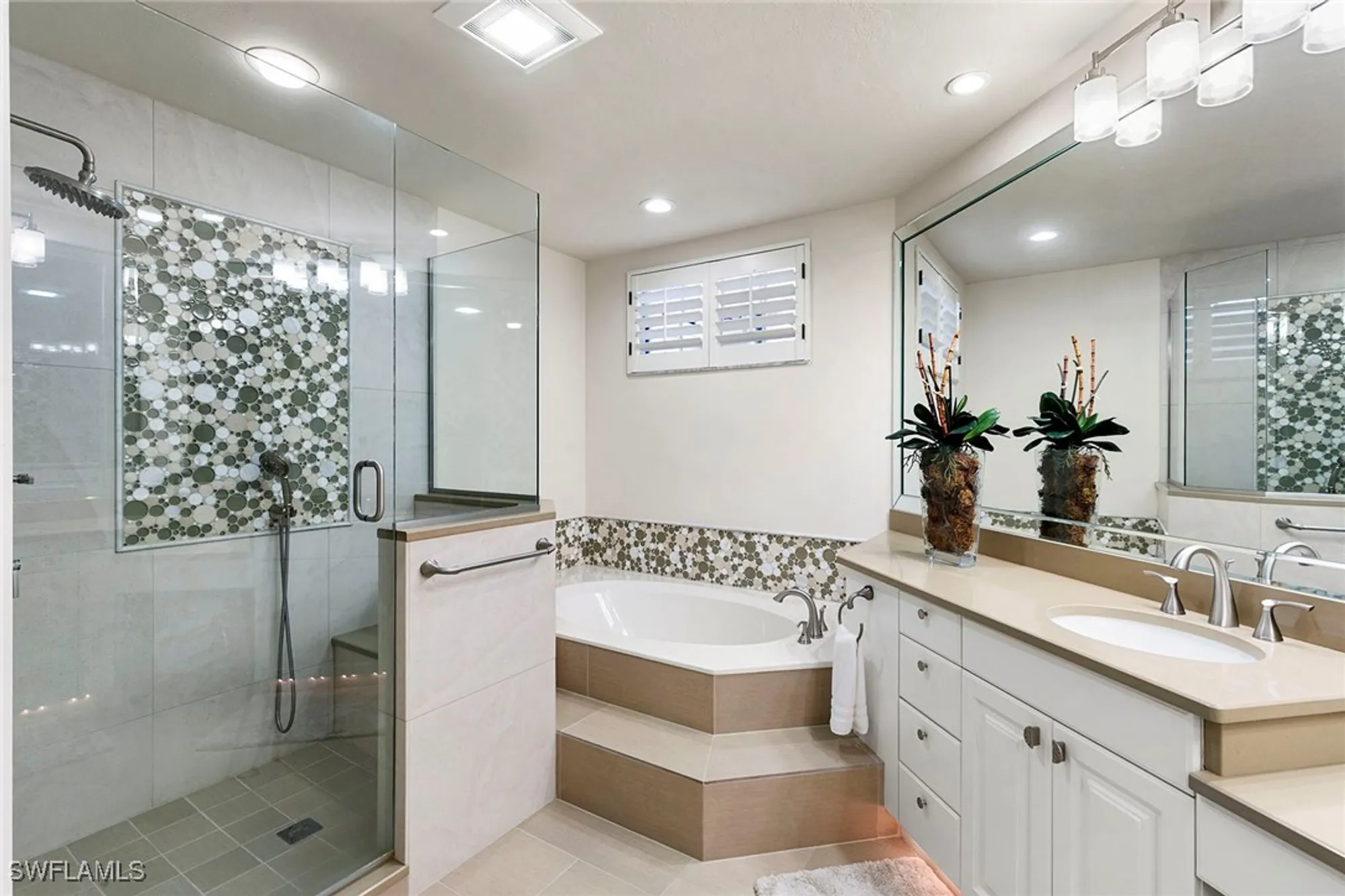 Property Slideshow image 21 of 50 | 8460 abbington cir 1811, Naples, FL, 34108