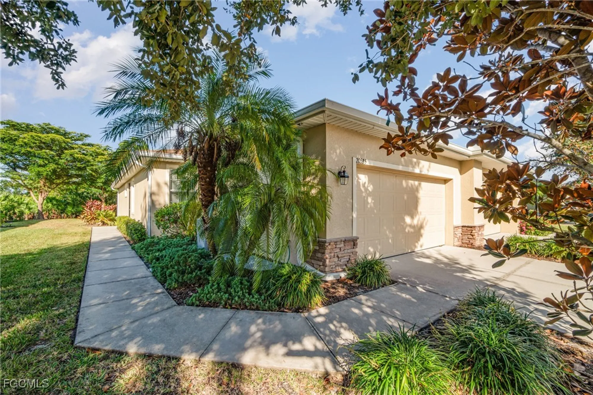 Property Slideshow image 1 of 40 | 20585 chestnut ridge dr, North Fort Myers, FL, 33917