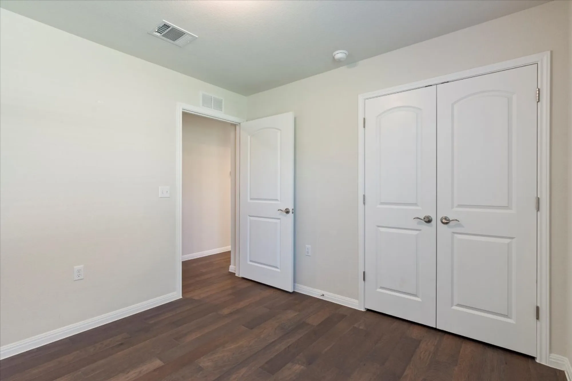 Property Slideshow image 15 of 39 | 400 holiday creek ln, Georgetown, TX, 78633