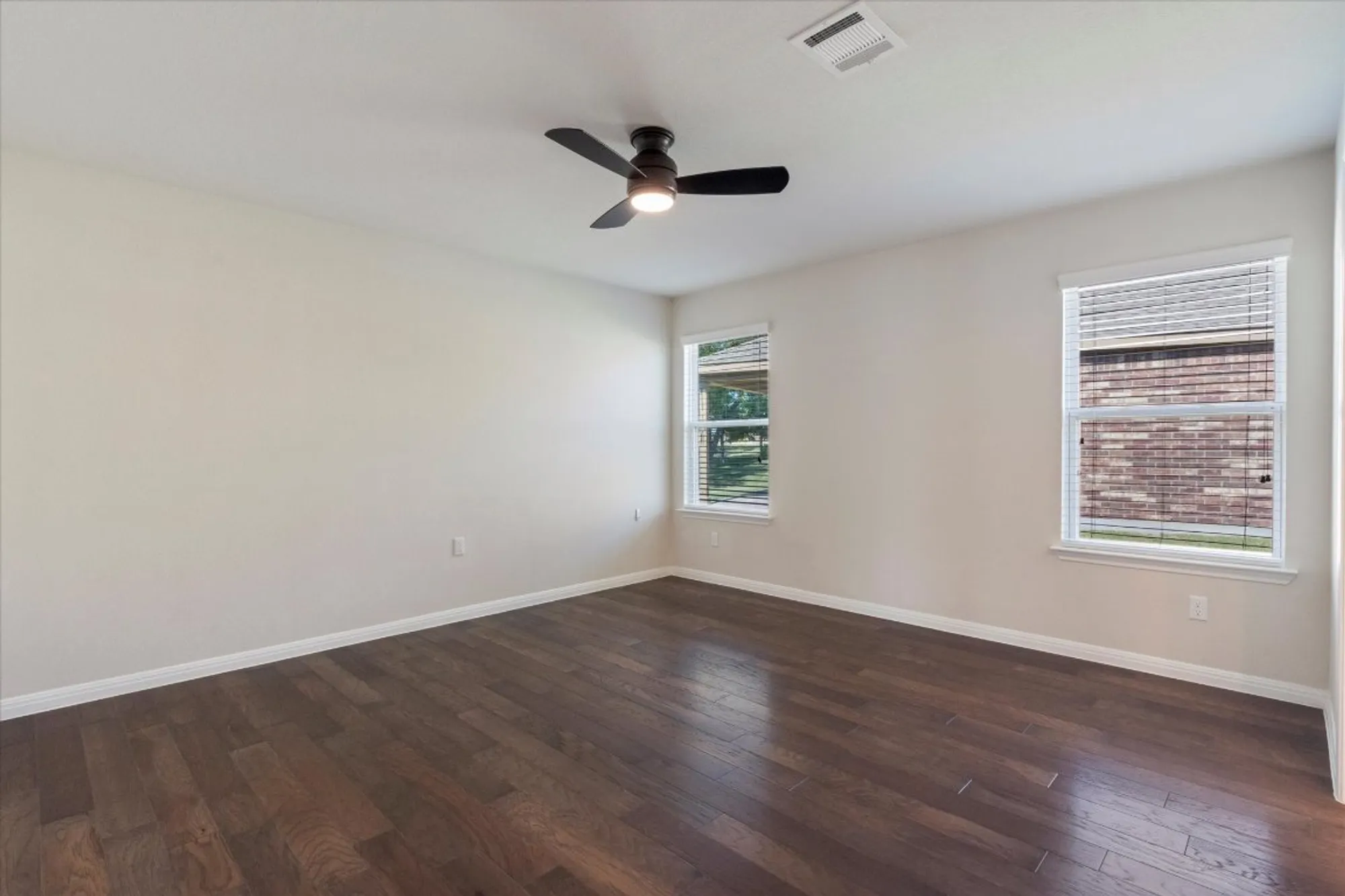 Property Slideshow image 16 of 39 | 400 holiday creek ln, Georgetown, TX, 78633