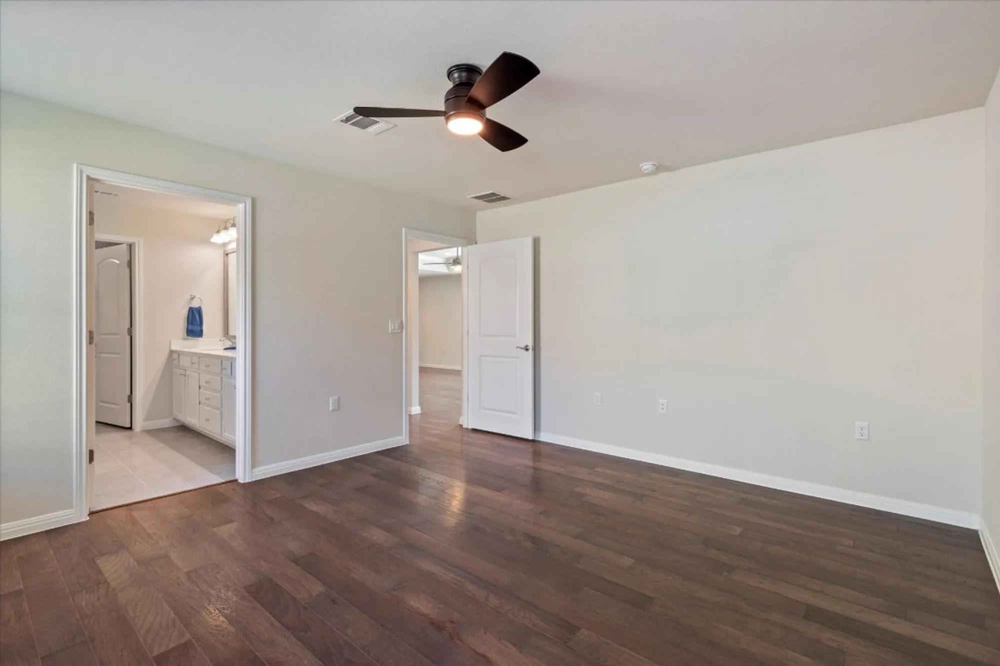 Property Slideshow image 17 of 39 | 400 holiday creek ln, Georgetown, TX, 78633