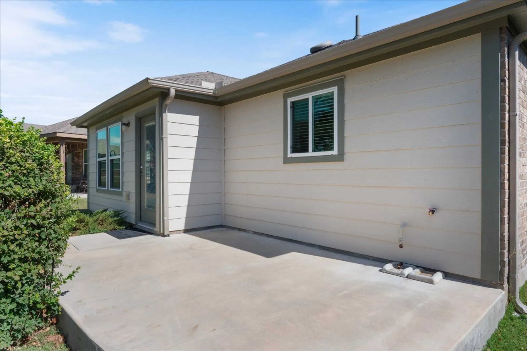 Property Slideshow image 26 of 39 | 400 holiday creek ln, Georgetown, TX, 78633