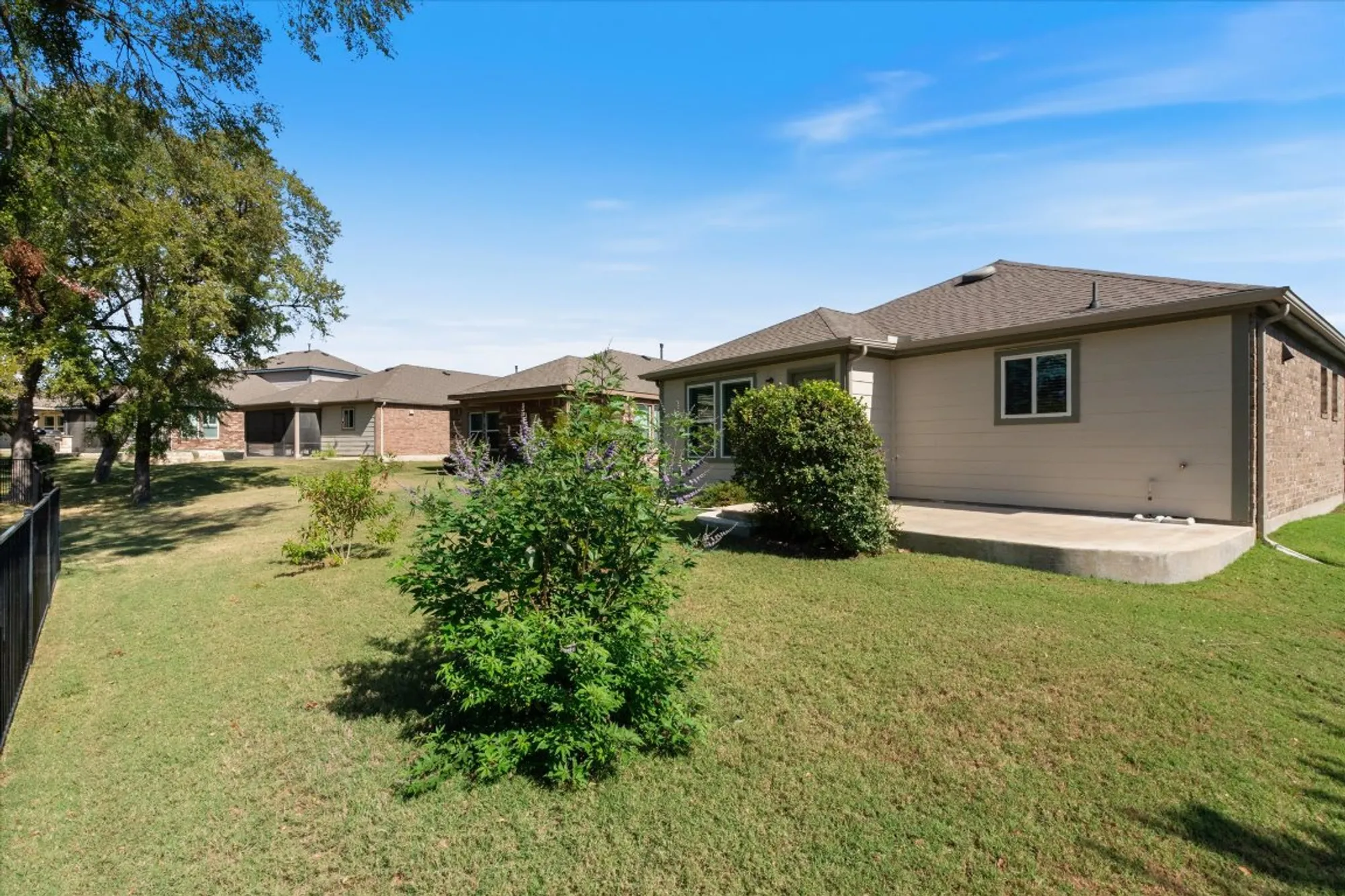 Property Slideshow image 29 of 39 | 400 holiday creek ln, Georgetown, TX, 78633