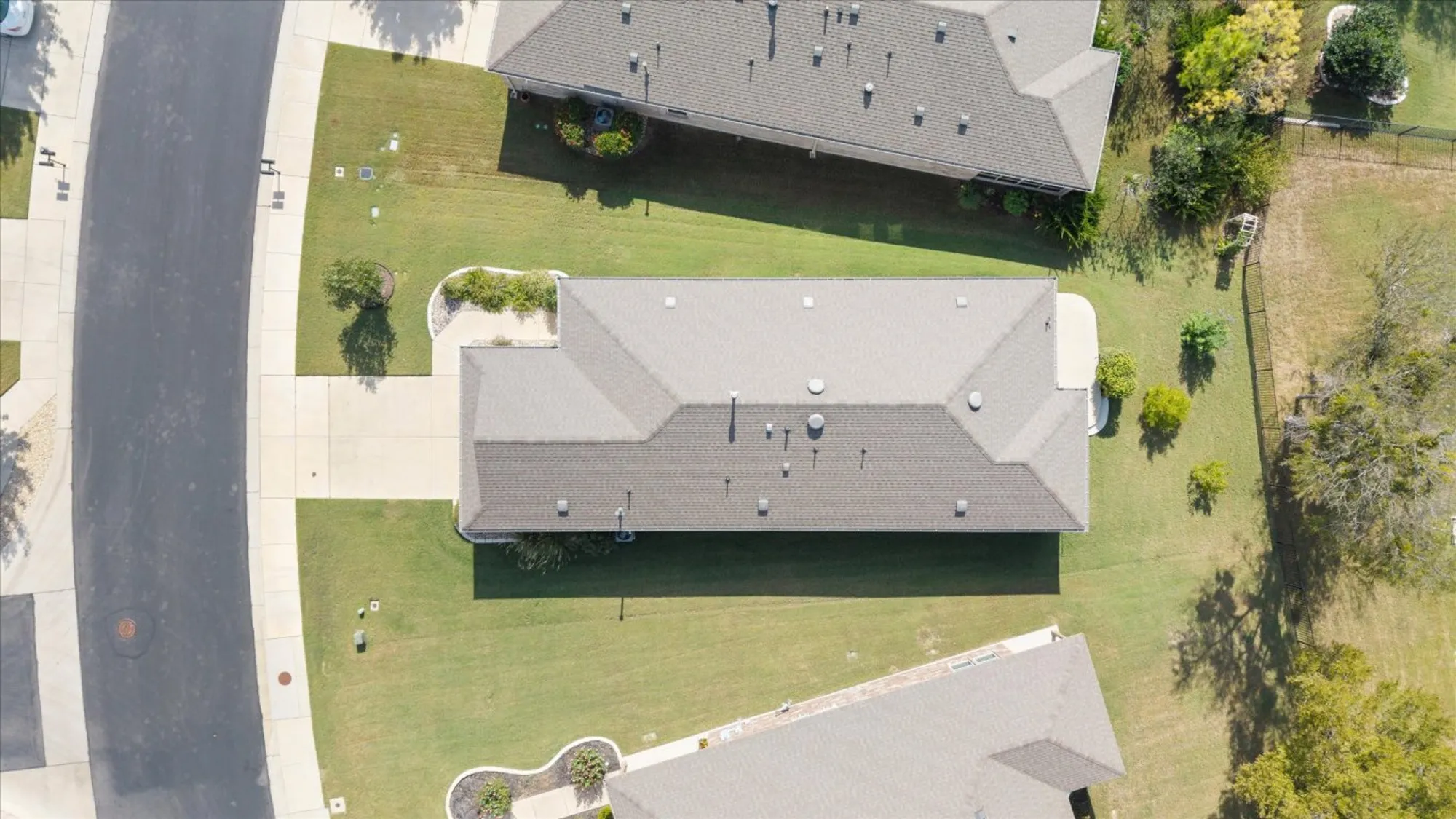 Property Slideshow image 31 of 39 | 400 holiday creek ln, Georgetown, TX, 78633