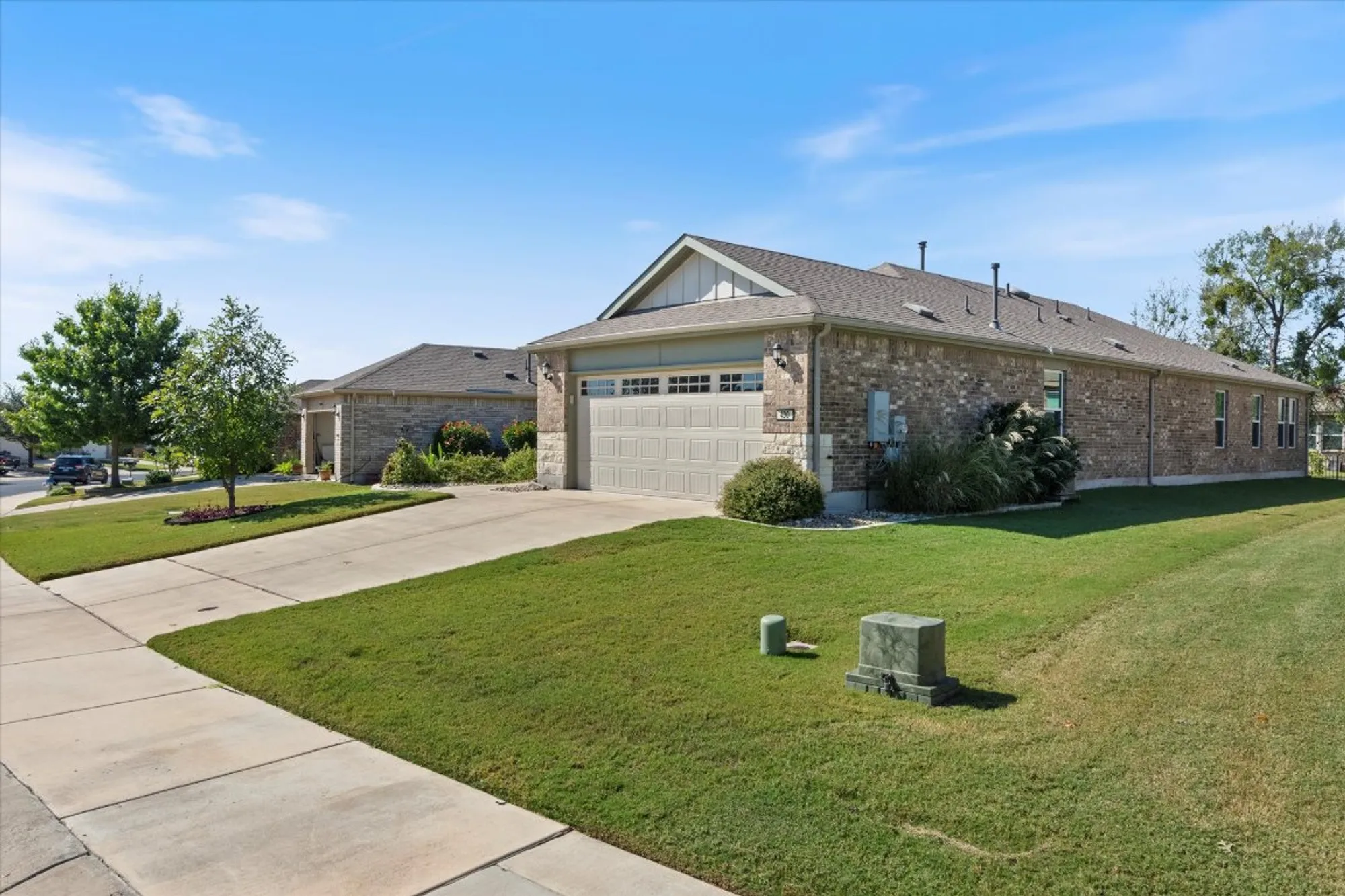 Property Slideshow image 4 of 39 | 400 holiday creek ln, Georgetown, TX, 78633