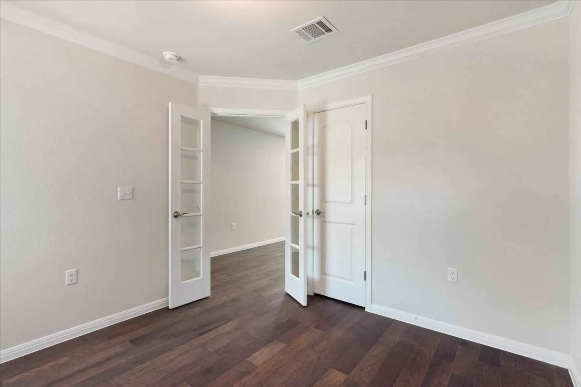 Property Slideshow image 8 of 39 | 400 holiday creek ln, Georgetown, TX, 78633