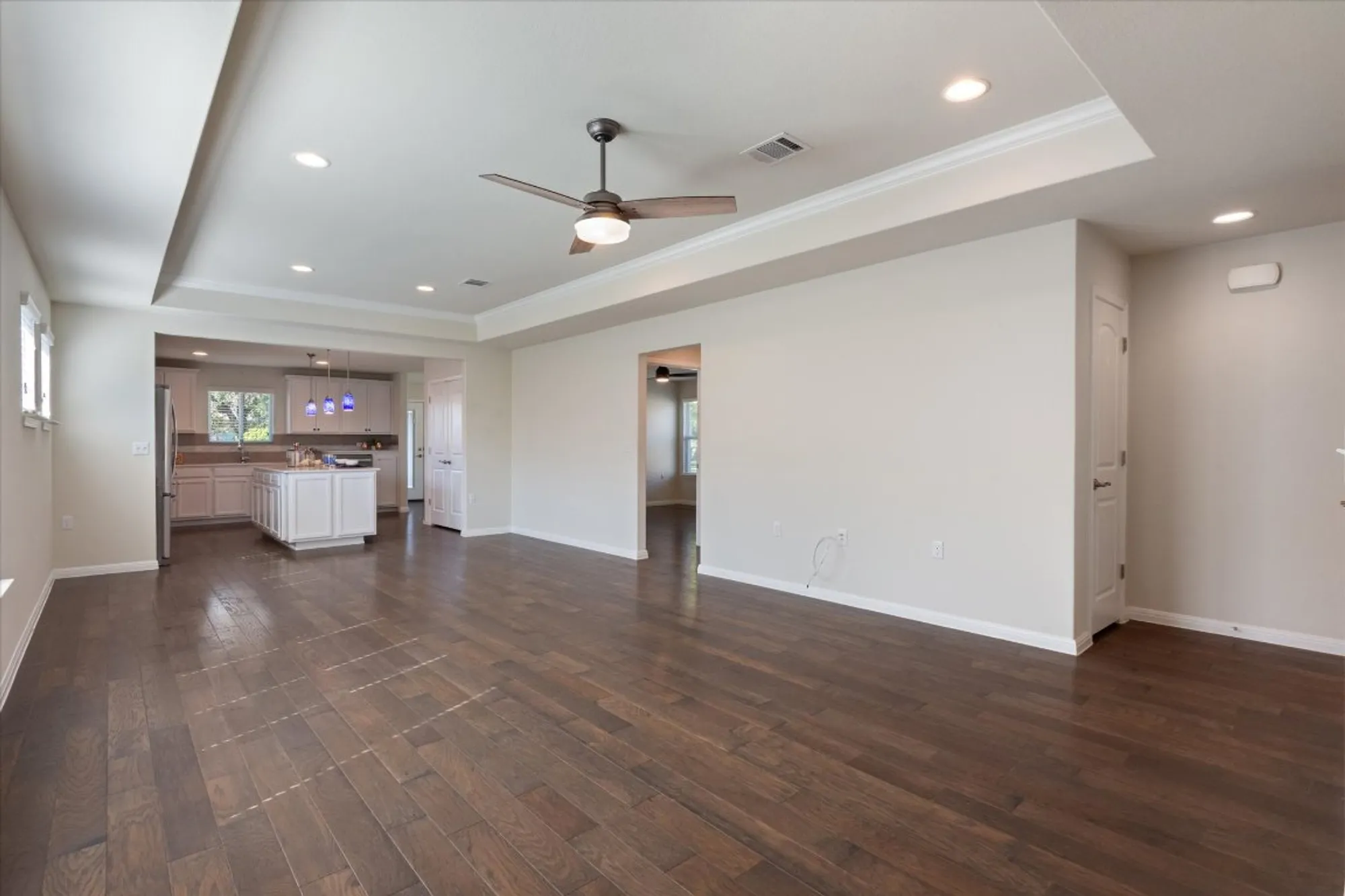 Property Slideshow image 9 of 39 | 400 holiday creek ln, Georgetown, TX, 78633