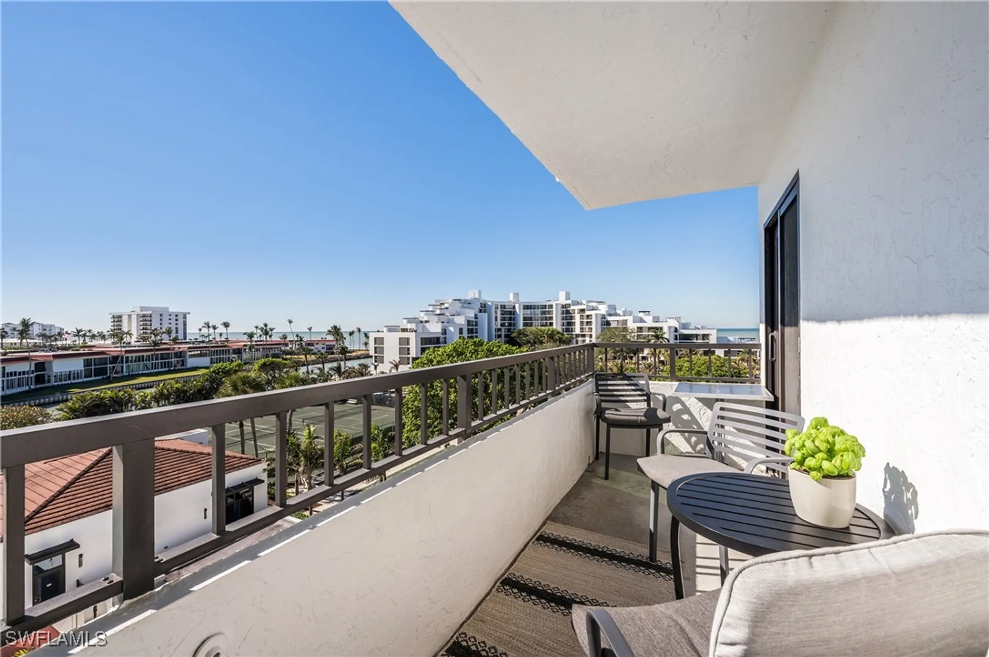 Property Slideshow image 17 of 38 | 2400 gulf shore blvd 501, Naples, FL, 34103