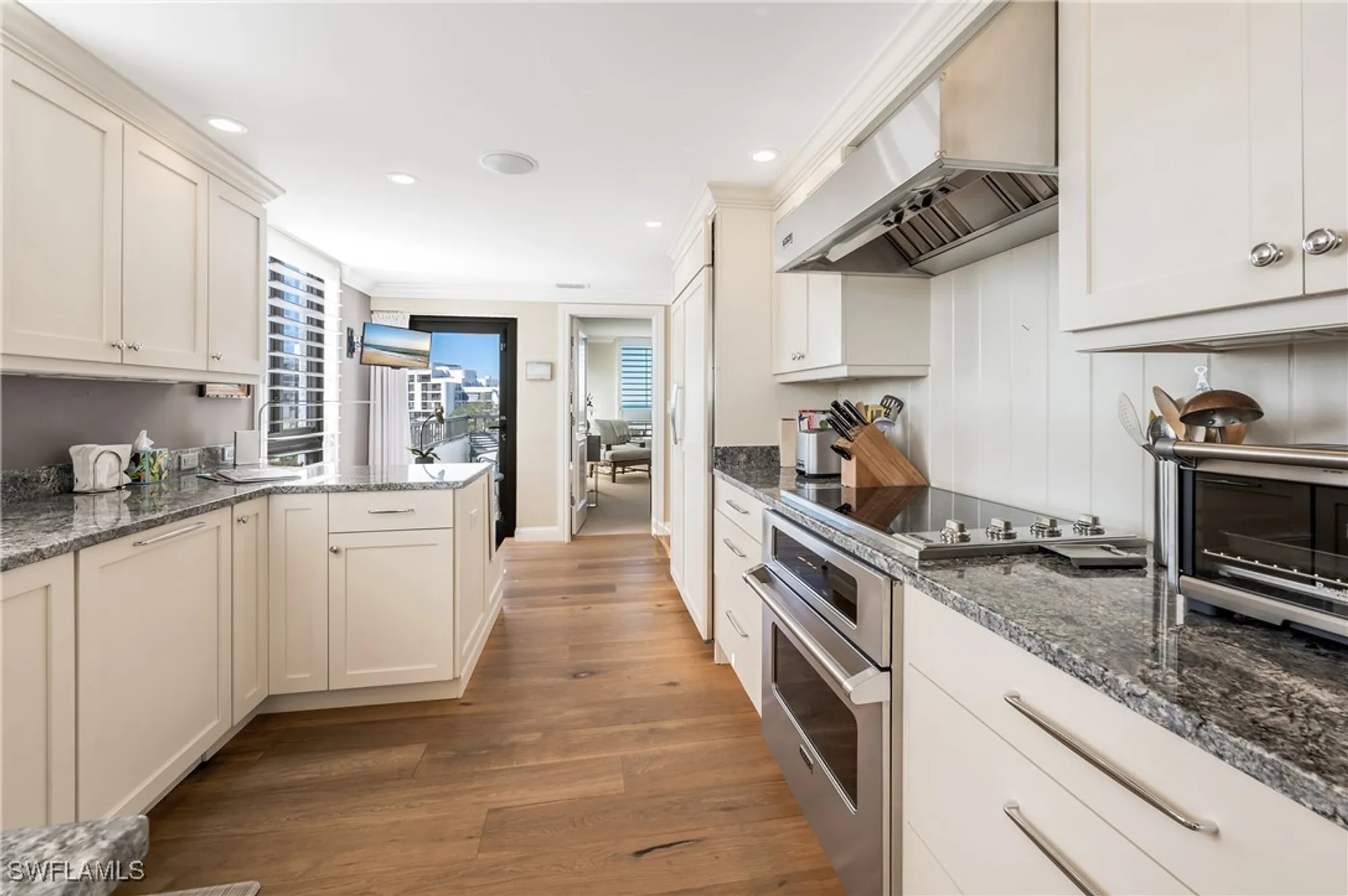 Property Slideshow image 13 of 38 | 2400 gulf shore blvd 501, Naples, FL, 34103