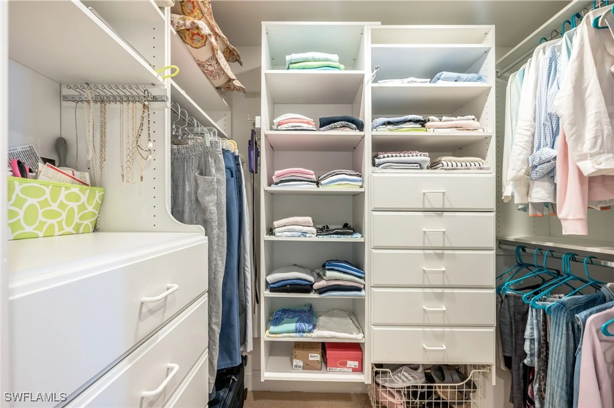 Property Slideshow image 23 of 38 | 2400 gulf shore blvd 501, Naples, FL, 34103