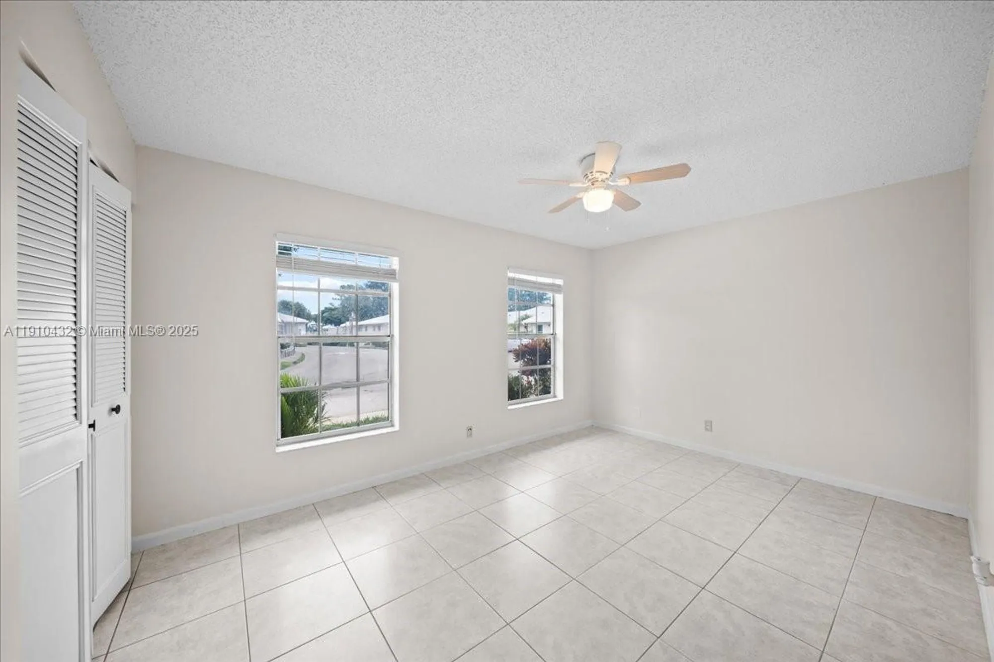 Property Slideshow image 10 of 22 | 508 holyoke ln a, Lake Worth, FL, 33467