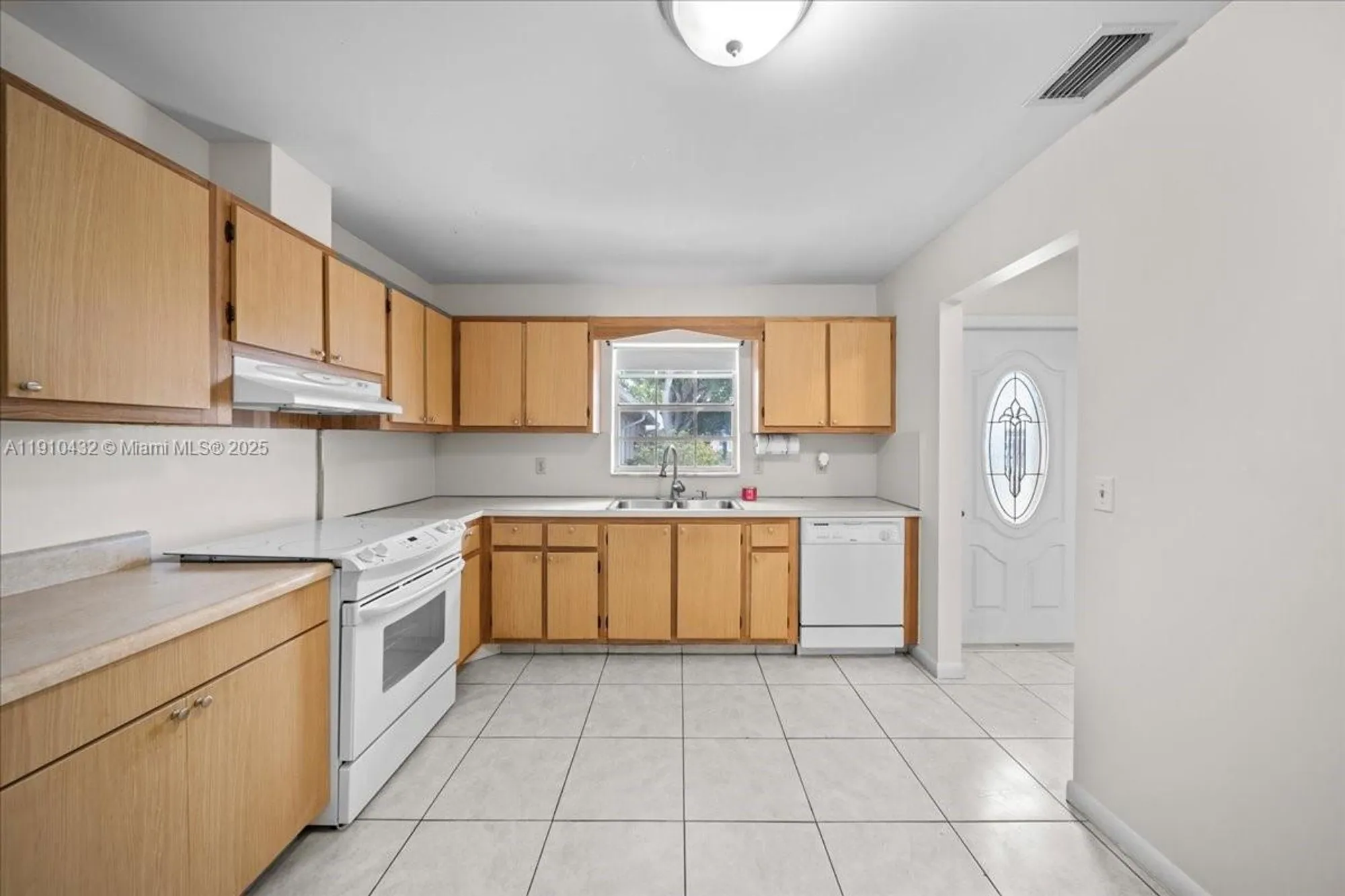 Property Slideshow image 5 of 22 | 508 holyoke ln a, Lake Worth, FL, 33467