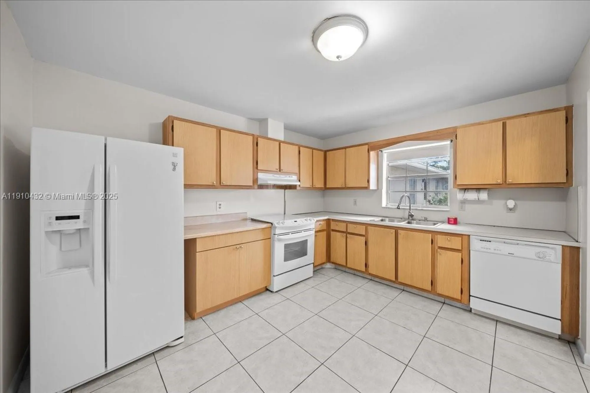 Property Slideshow image 6 of 22 | 508 holyoke ln a, Lake Worth, FL, 33467