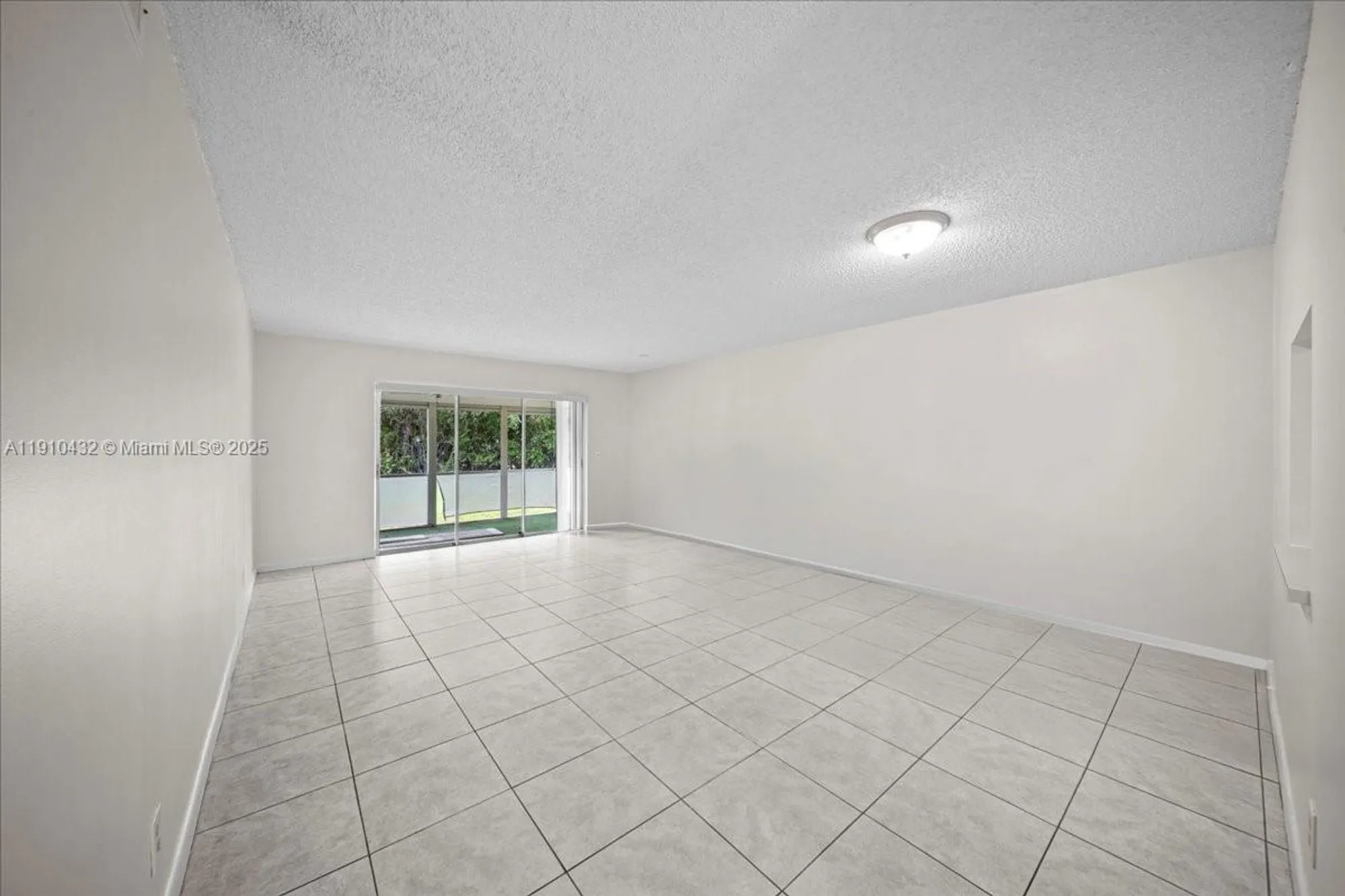 Property Slideshow image 8 of 22 | 508 holyoke ln a, Lake Worth, FL, 33467