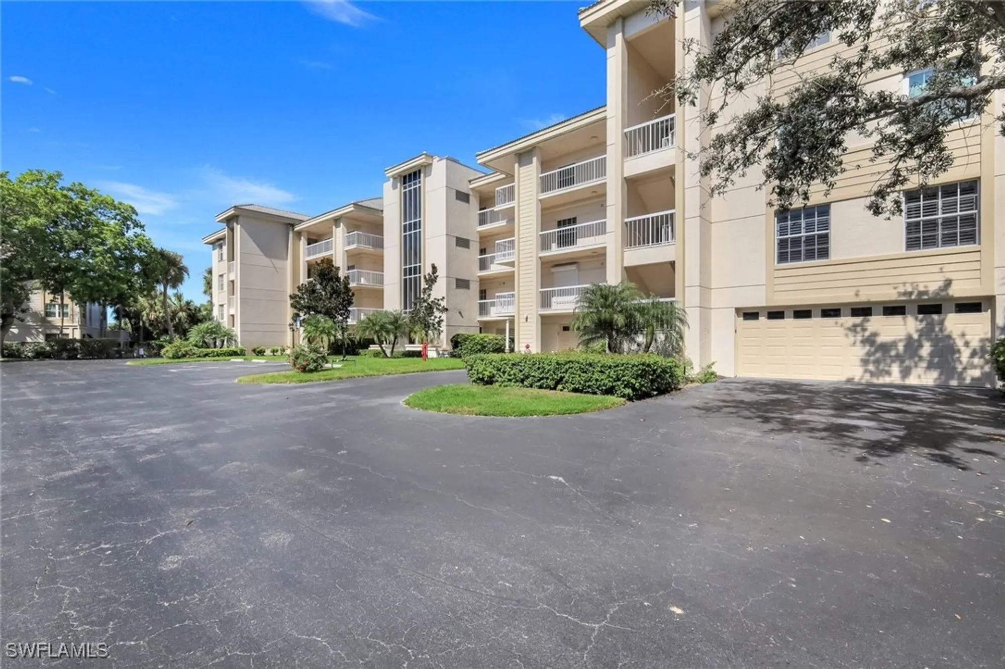 Property Slideshow image 25 of 50 | 4130 bayhead dr 303, Bonita Springs, FL, 34134